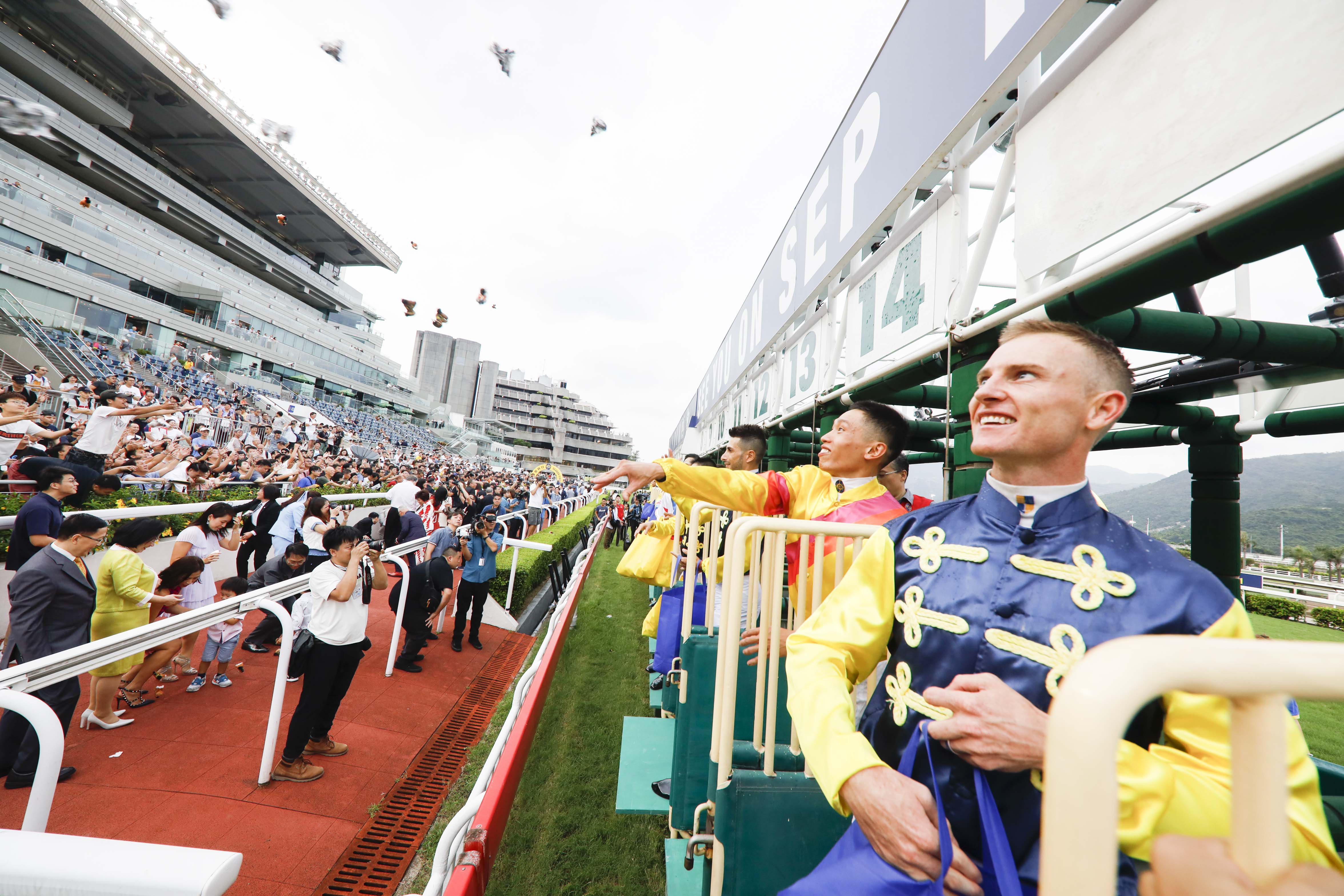 Jockey Parade: Jockeys will join the traditional parade out on the track to thank fans for their support.