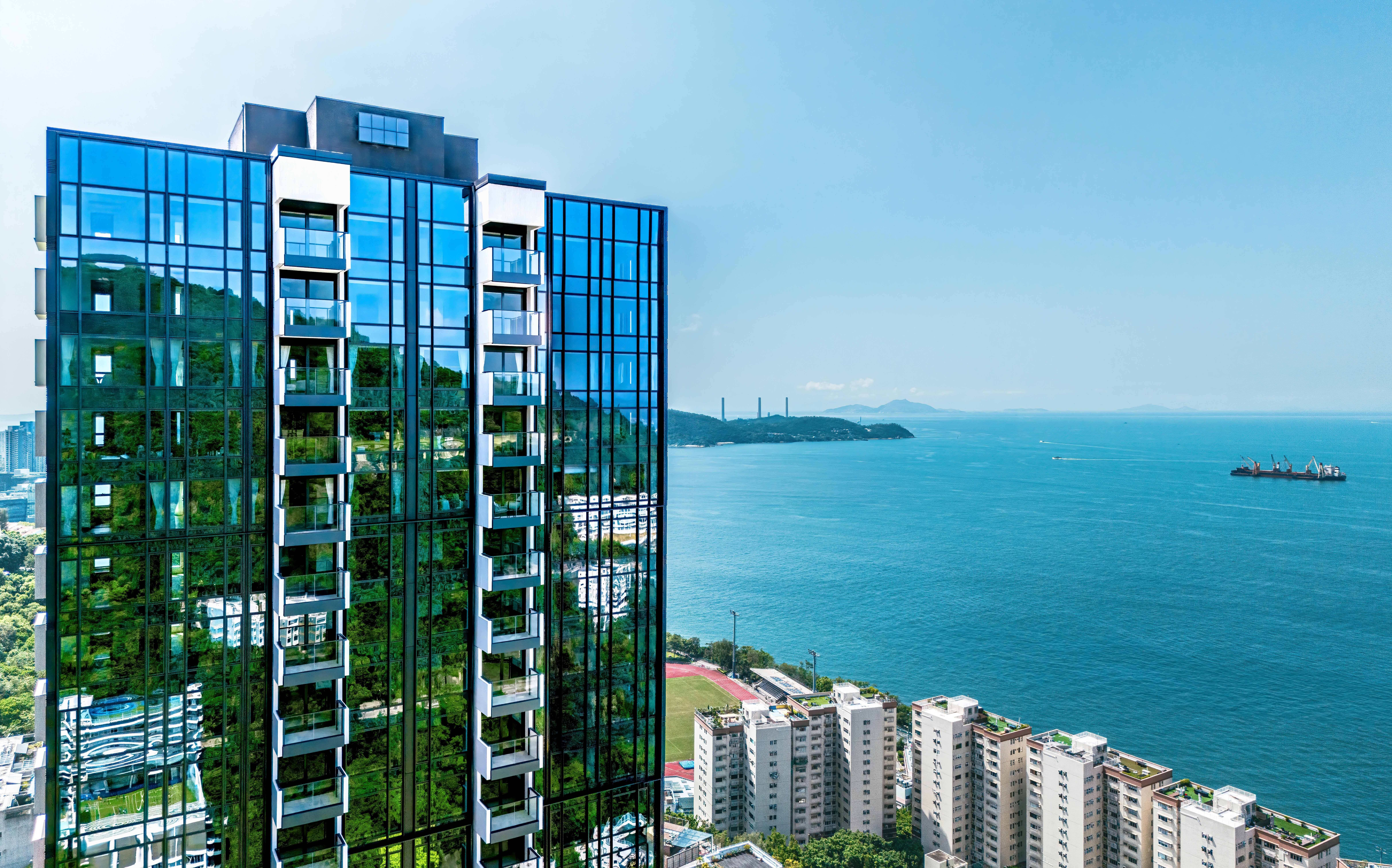 All units in Victoria Coast can enjoy sweeping sea and sunset views.