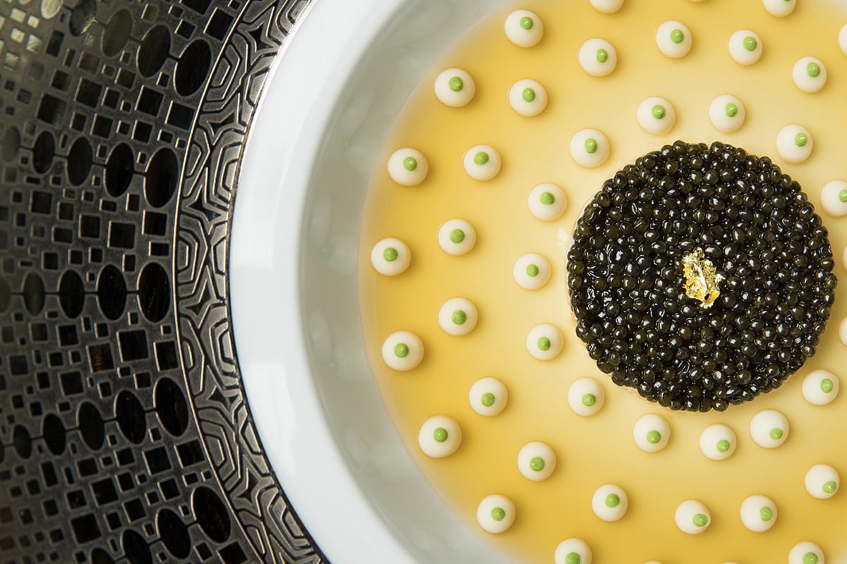 Discover top-tier French cuisine by the world's most MICHELIN-Starred chef, Joël Robuchon, at the renowned Robuchon au Dôme in Grand Lisboa's dome.