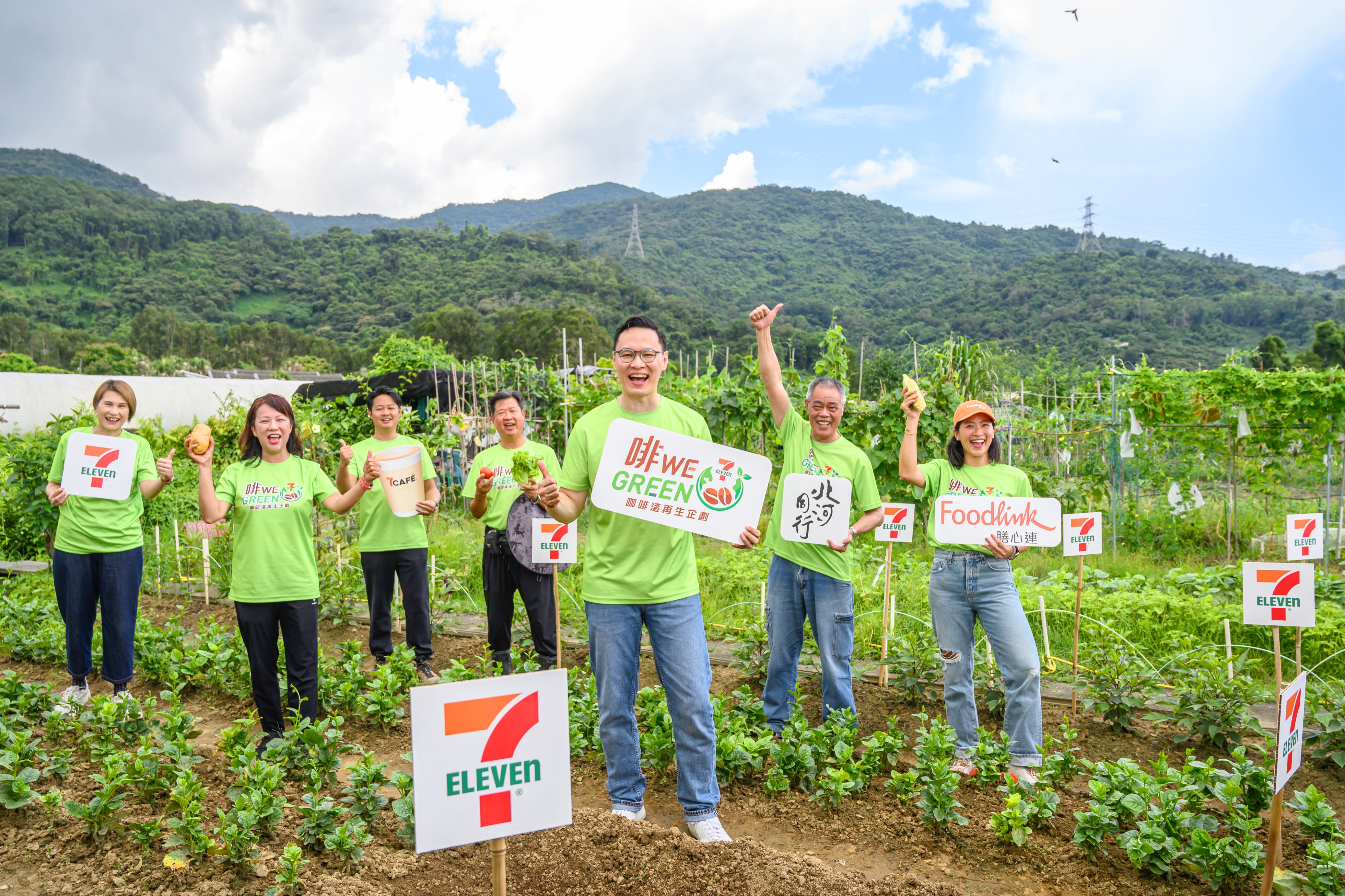 ‘Grounds to Green’ Coffee Grounds Upcycling Program Kick-off Ceremony. (From left: Gloria Shiu, head of marketing of 7-Eleven HK & Macau; Aurea Yung, head of operations of Foodlink Foundation; Sun Wing-lok, founder of Senior Buddy Charity Farm; Sun Chi-hung, operator of Senior Buddy Charity Farm; Alex Liu, managing director of 7-Eleven HK & Macau; Chan Cheuk-ming, founder of Pei Ho Counterparts; and Robin Hwang, executive director of Foodlink Foundation)