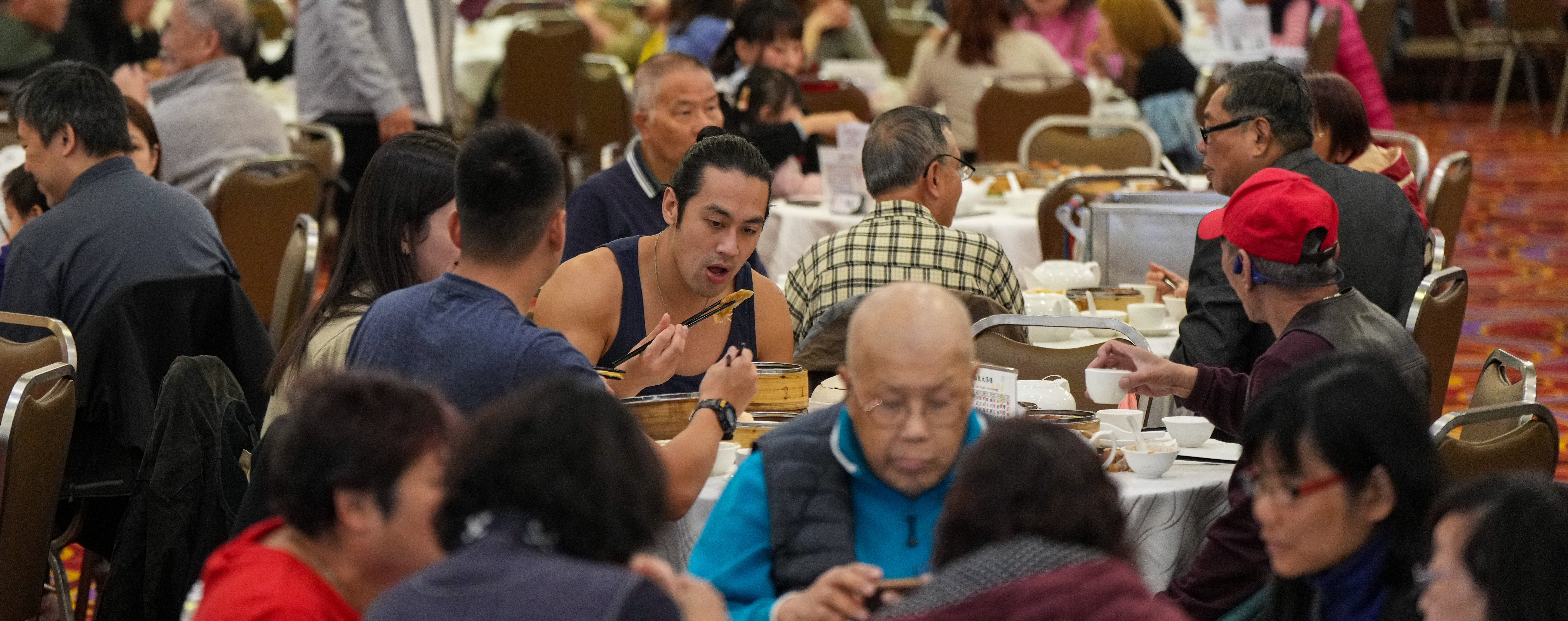 Diners pack a Mong Kok restaurant for lunch over the Lunar New Year holiday. Photo: Eugene Lee