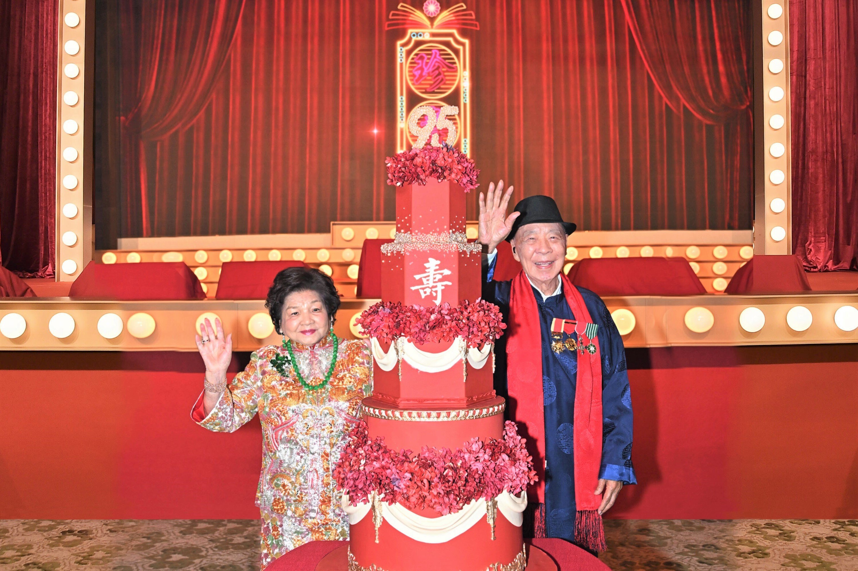 Dr Lui Che-woo and Mrs Lui Chiu Kam-ping. Dr Lui, dresses in traditional Chinese attire and in fine fettle, speaks to guests saying, "Turning 95 years old this year, I am grateful for the blessings from heaven, allowing me to have a home full of children and grandchildren, and a fulfilling life. I would like to sincerely thank my long-time friends here tonight for your care and concern to my family.”