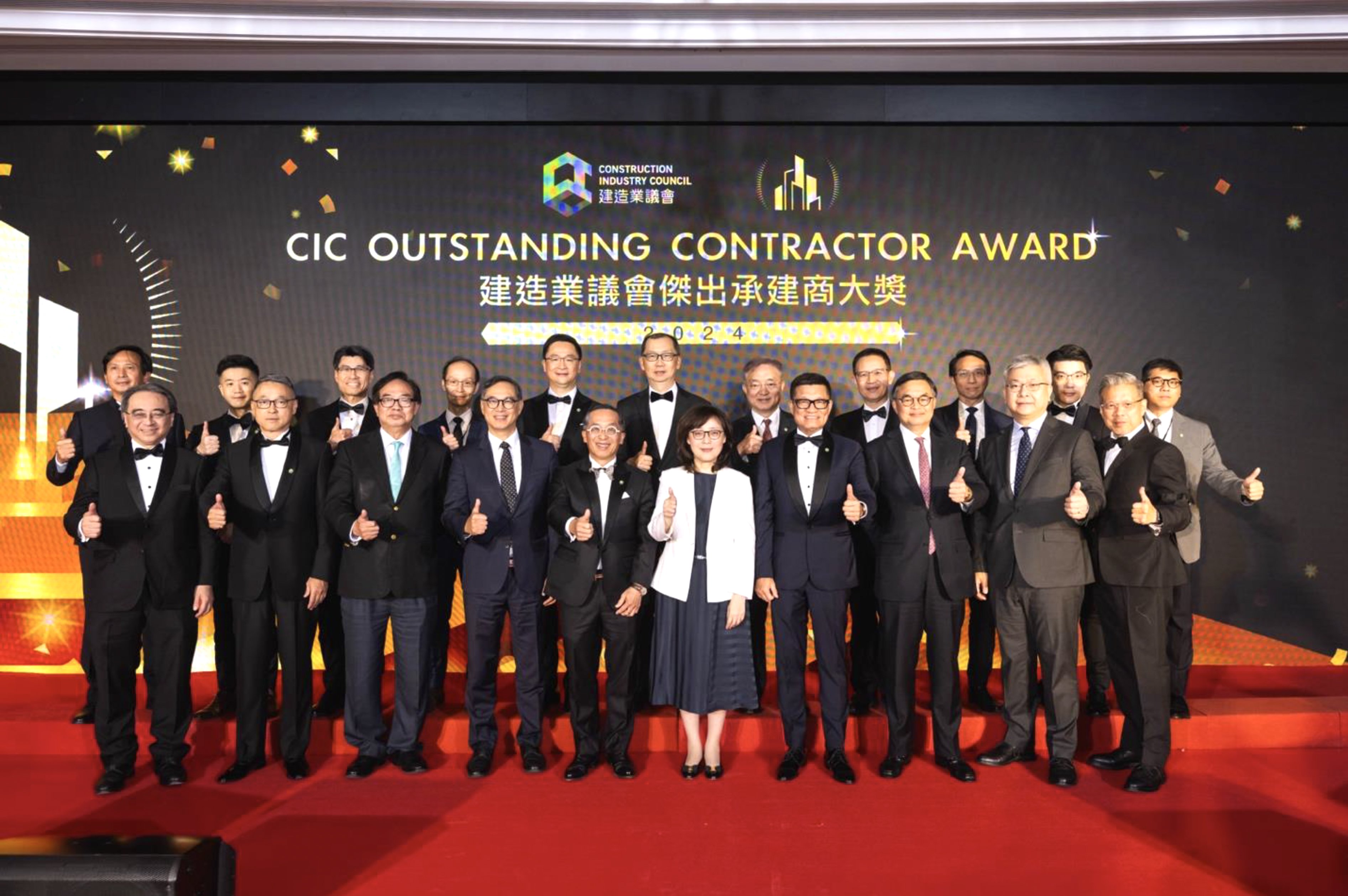 Honored guests, Organising Committee of the OCA 2024, and judges took a group photo to celebrate excellence in construction.