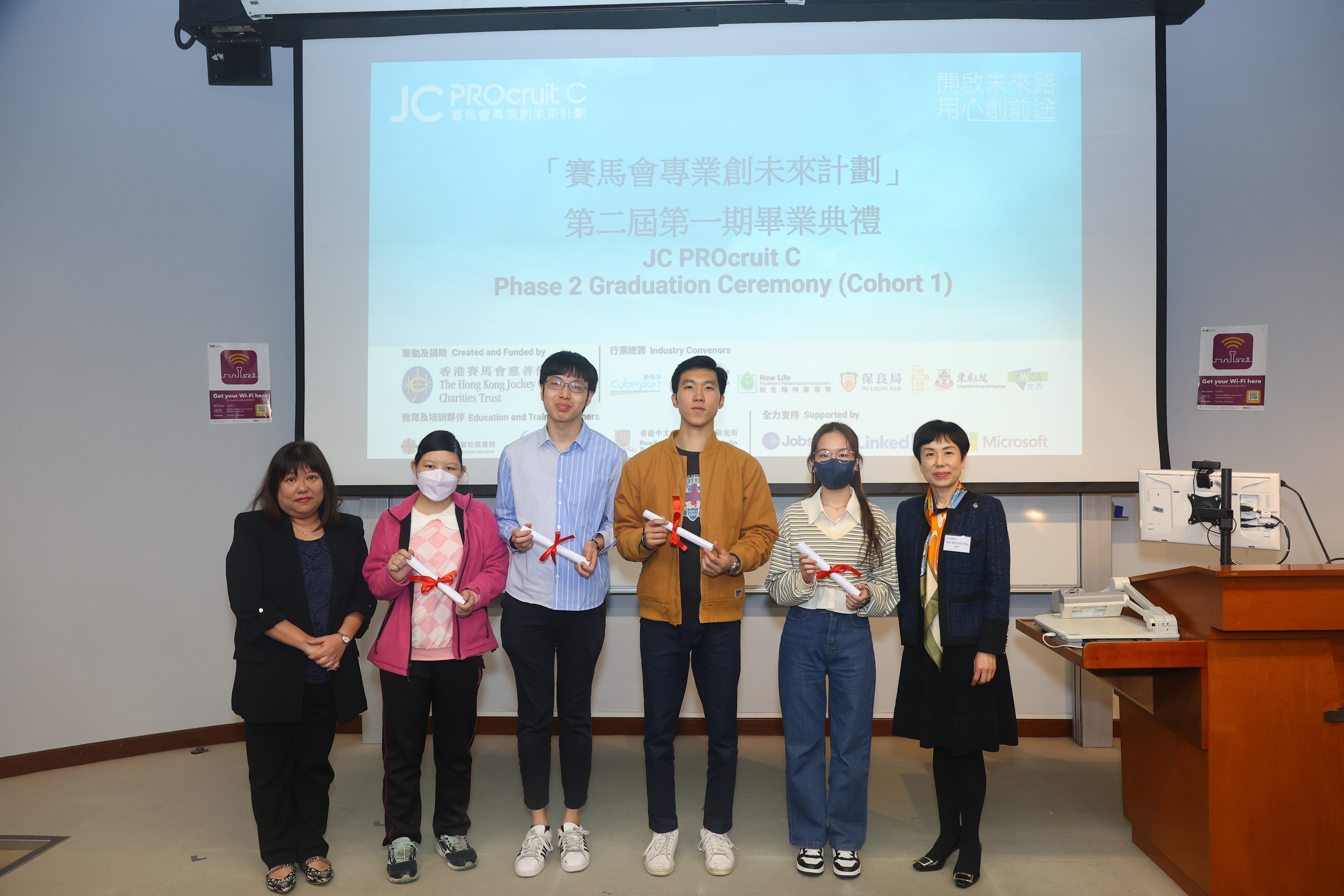 Kamkam (third left) graduated after a year’s traineeship under JC PROcruit C