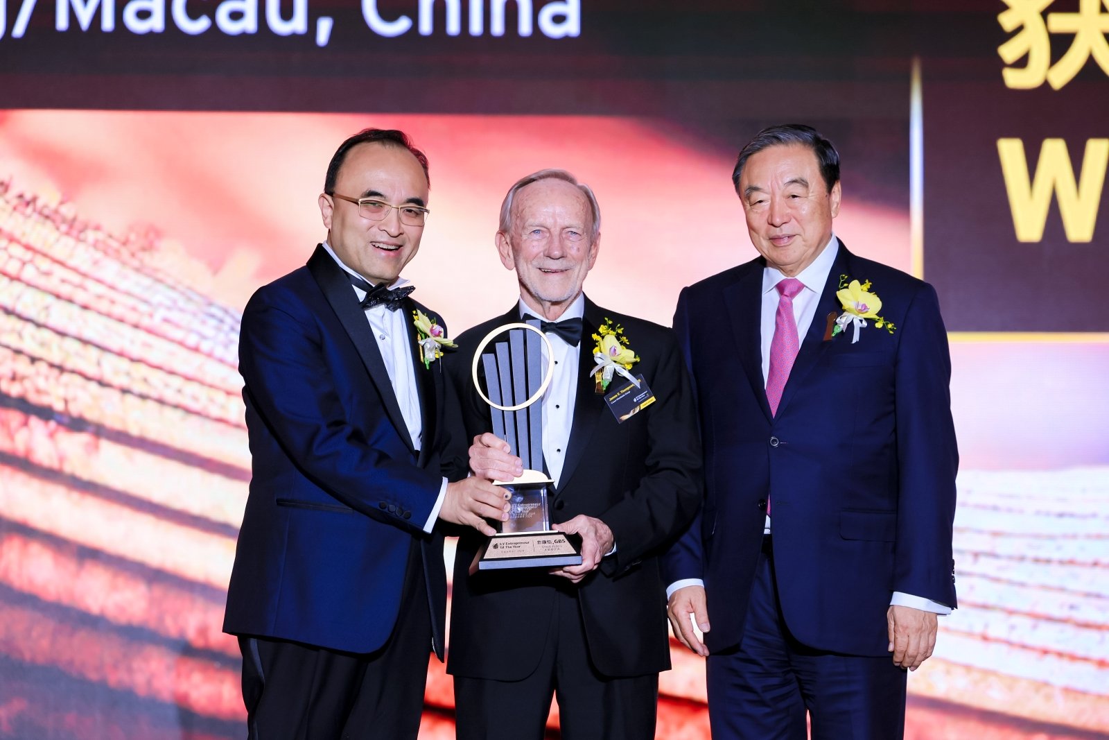 James E. Thompson receives the EY Entrepreneur Of The Year 2024 – Hong Kong/Macau, China award, honouring his transformative leadership and dedication to sustainability.