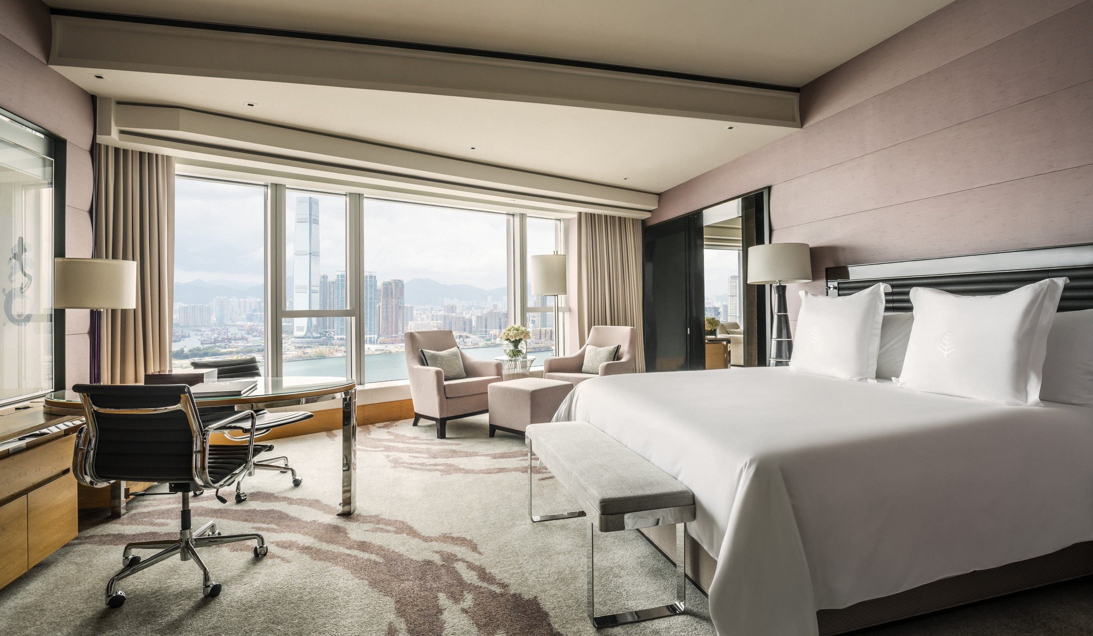 Harbour View Room Photo: Four Seasons Hotel Hong Kong