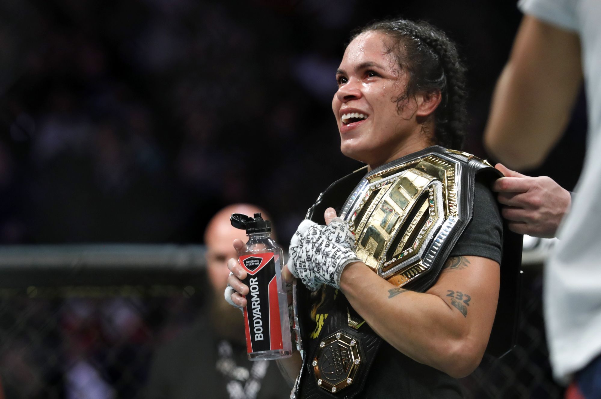Amanda Nunes Is Ufcs First Openly Lesbian Fighter 7 Things To Know About The Lgbt Double