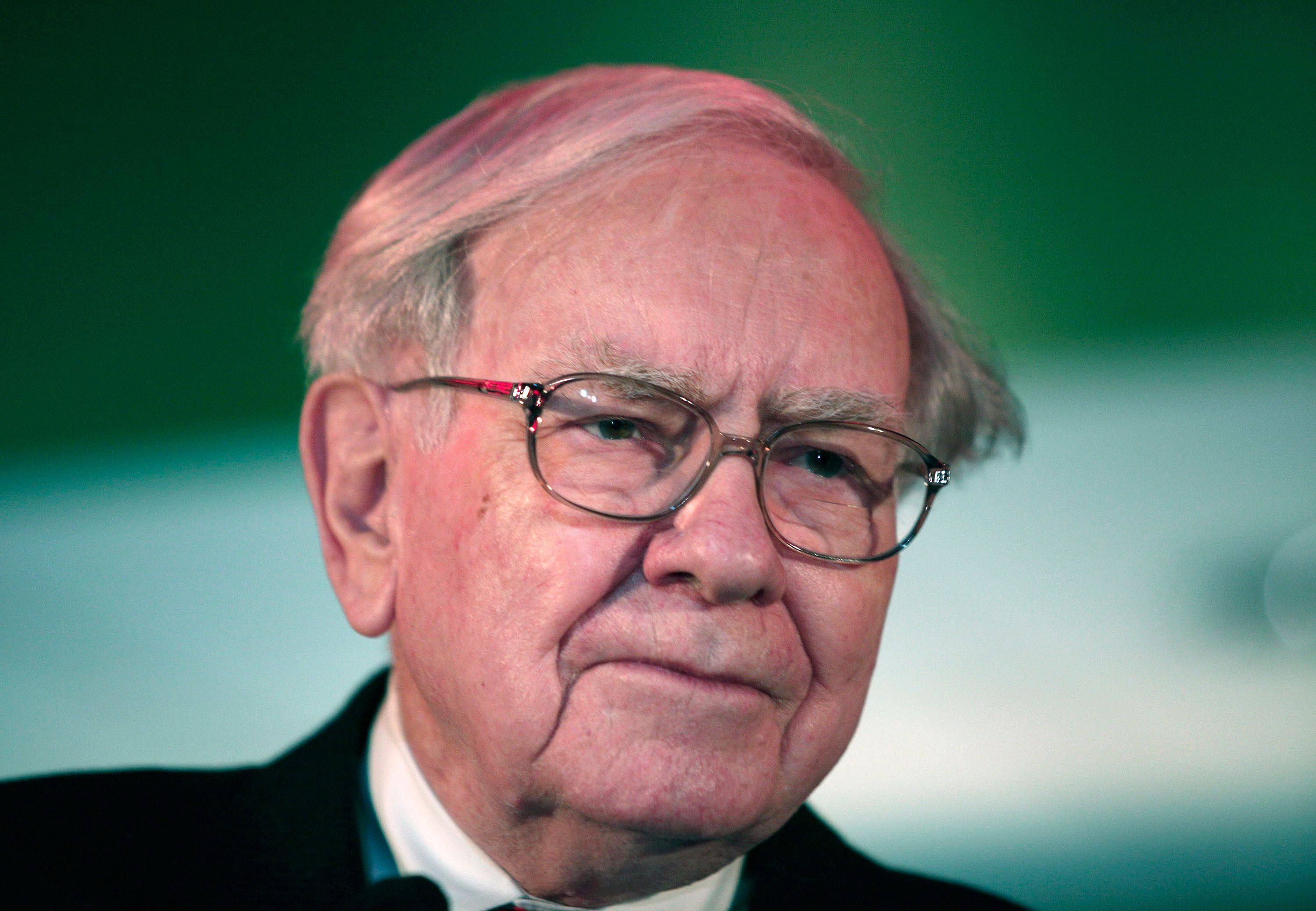 Говард грем баффетт. Уоррен Баффет благотворительность. Net Worth of Warren Buffett. Уоррен Баффет в 50 лет. Уоррен Баффет сумма на благотворительность.