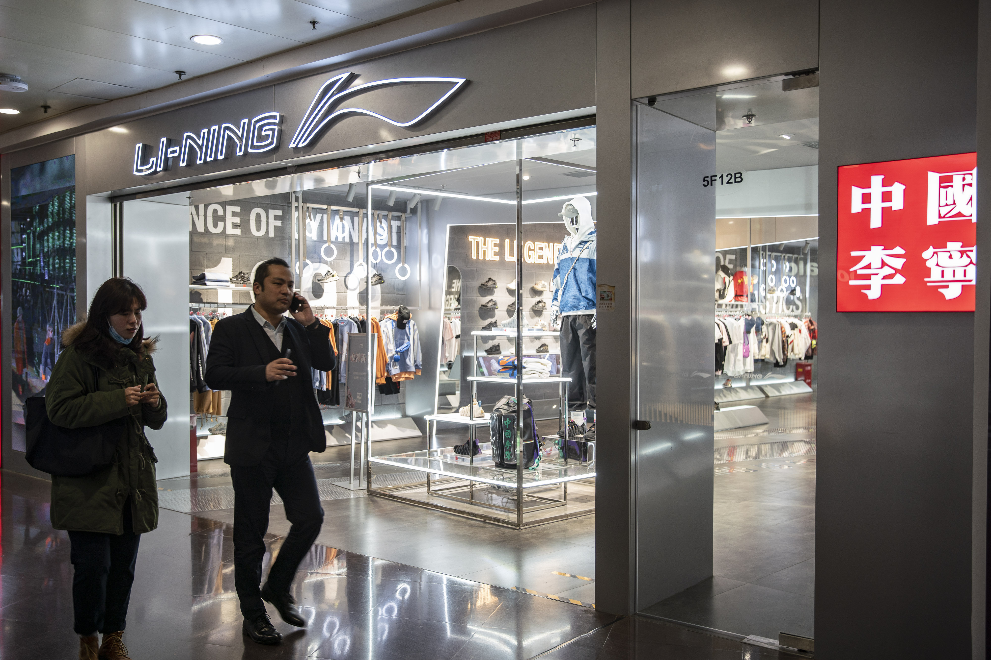 A Li Ning store in Shanghai. Fewer outlets and shops were selling Li Ning’s products as of the end of 2020. Photo: Bloomberg