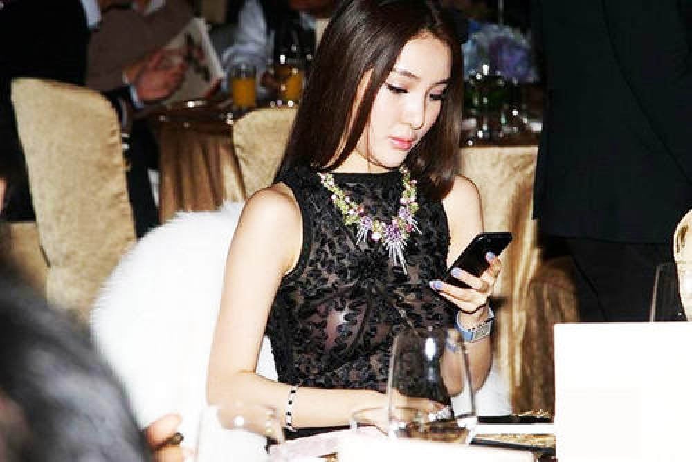 Who Is Guo Meimei The Notorious Chinese Social Media Influencer She Flaunted Maserati 2980