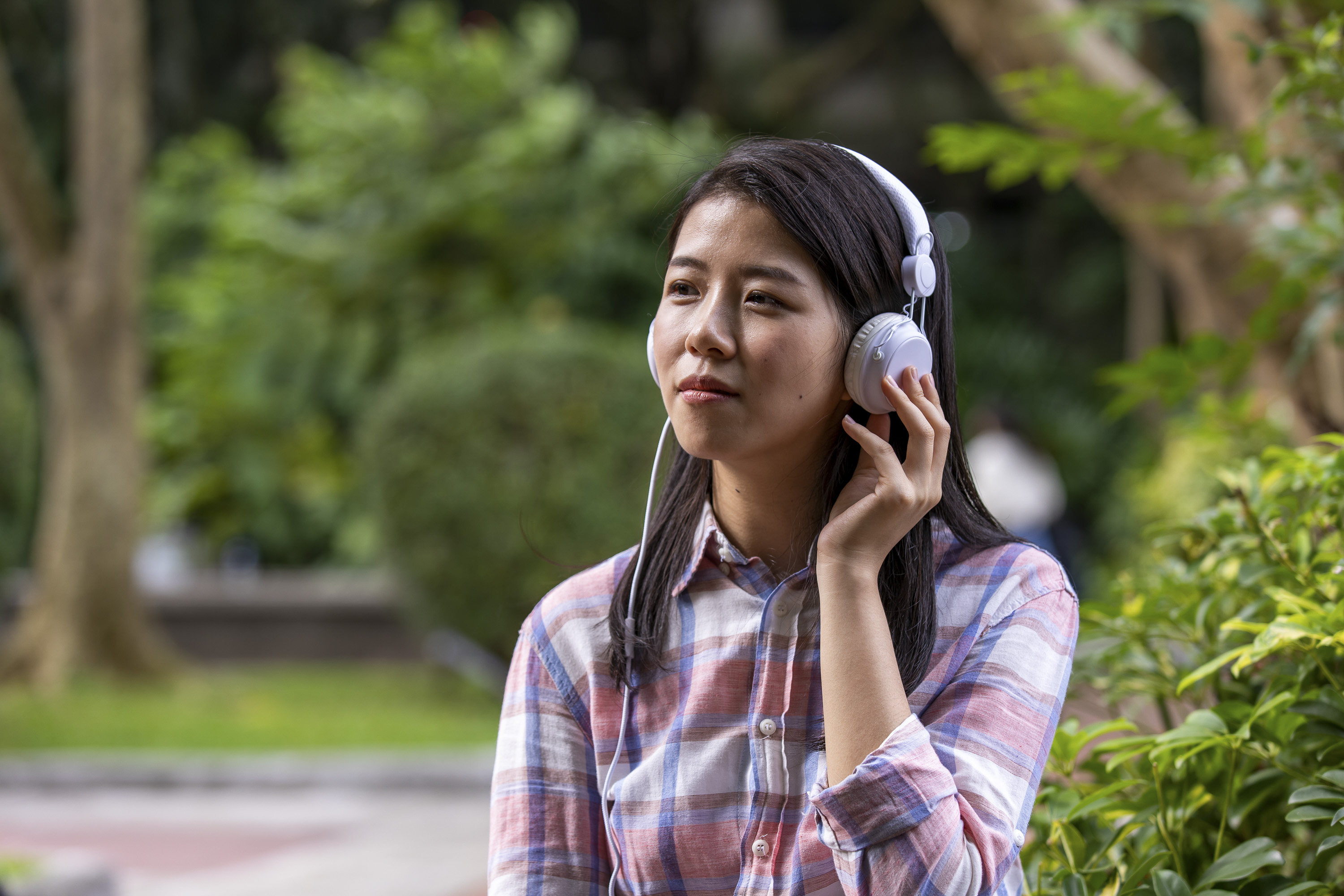 More people around the world are embracing audio entertainment, with podcasts and audiobooks leading the way. Photo: Getty Images
