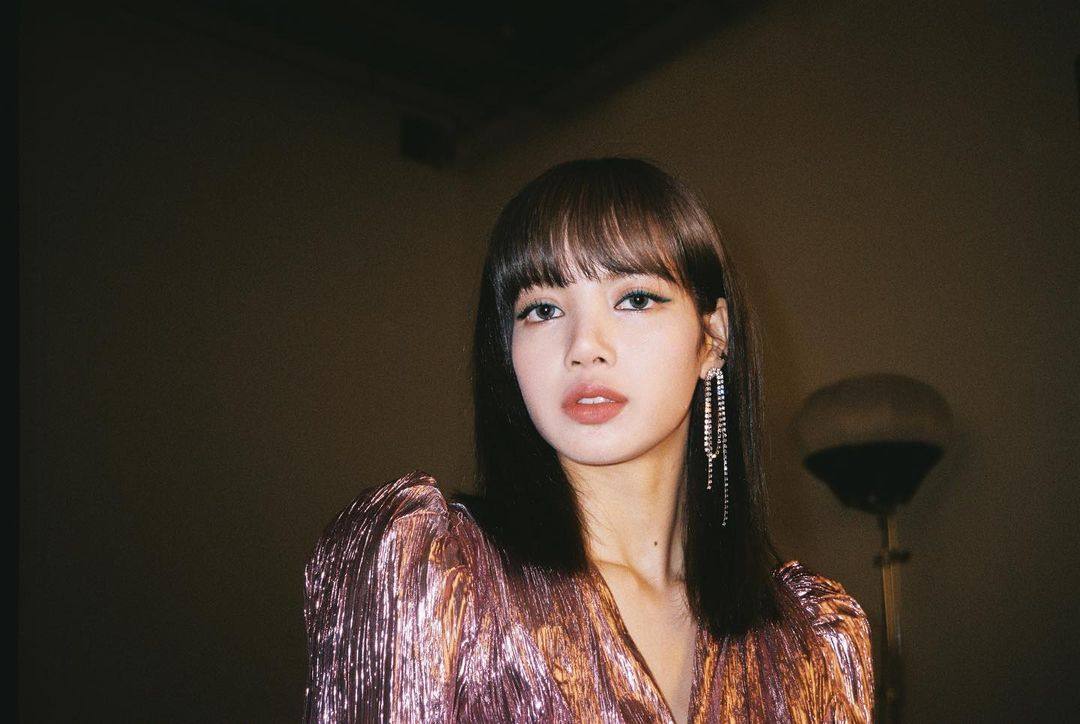Netizens Love Seeing BLACKPINK's Lisa Hanging Out With Friend