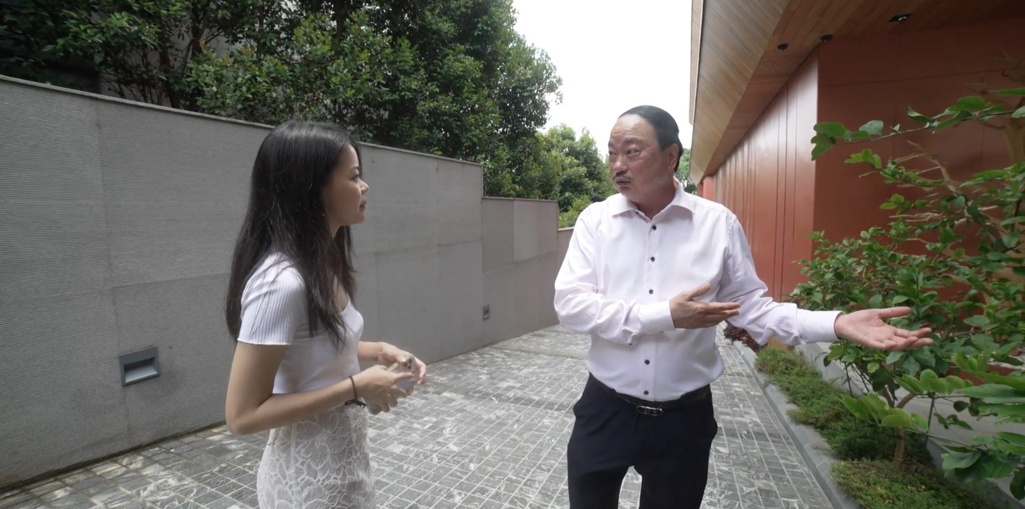 Lim Hock Leng explaining to SCMP reporter Kok Xinghui his philosophy of how his home has to contribute to his neighbours’ views. Photo: SCMP Pictures