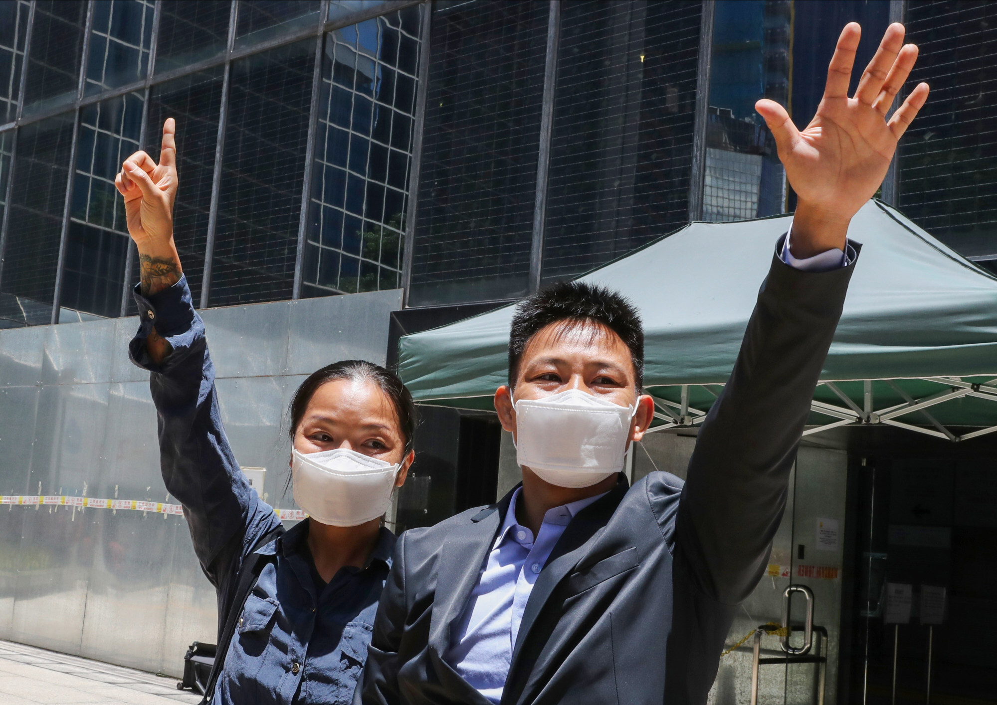 Elaine To (left) and her husband Tong Wai-hung appear outside the District Court after being cleared of rioting last July. Photo: Edmond So