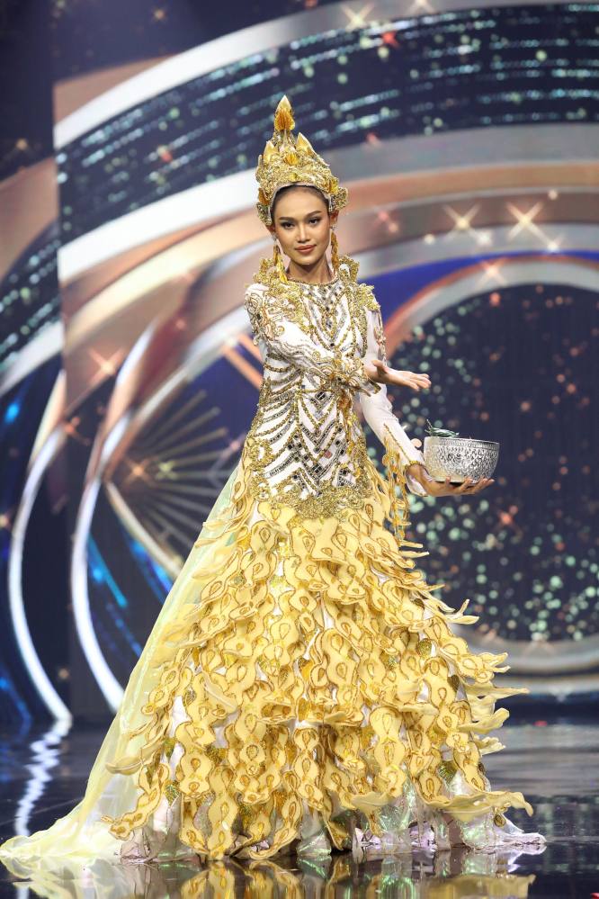 During the pageant’s national costume contest, Han Lay’s golden outfit channelled “Goddess of Peace”. Photo: AFP