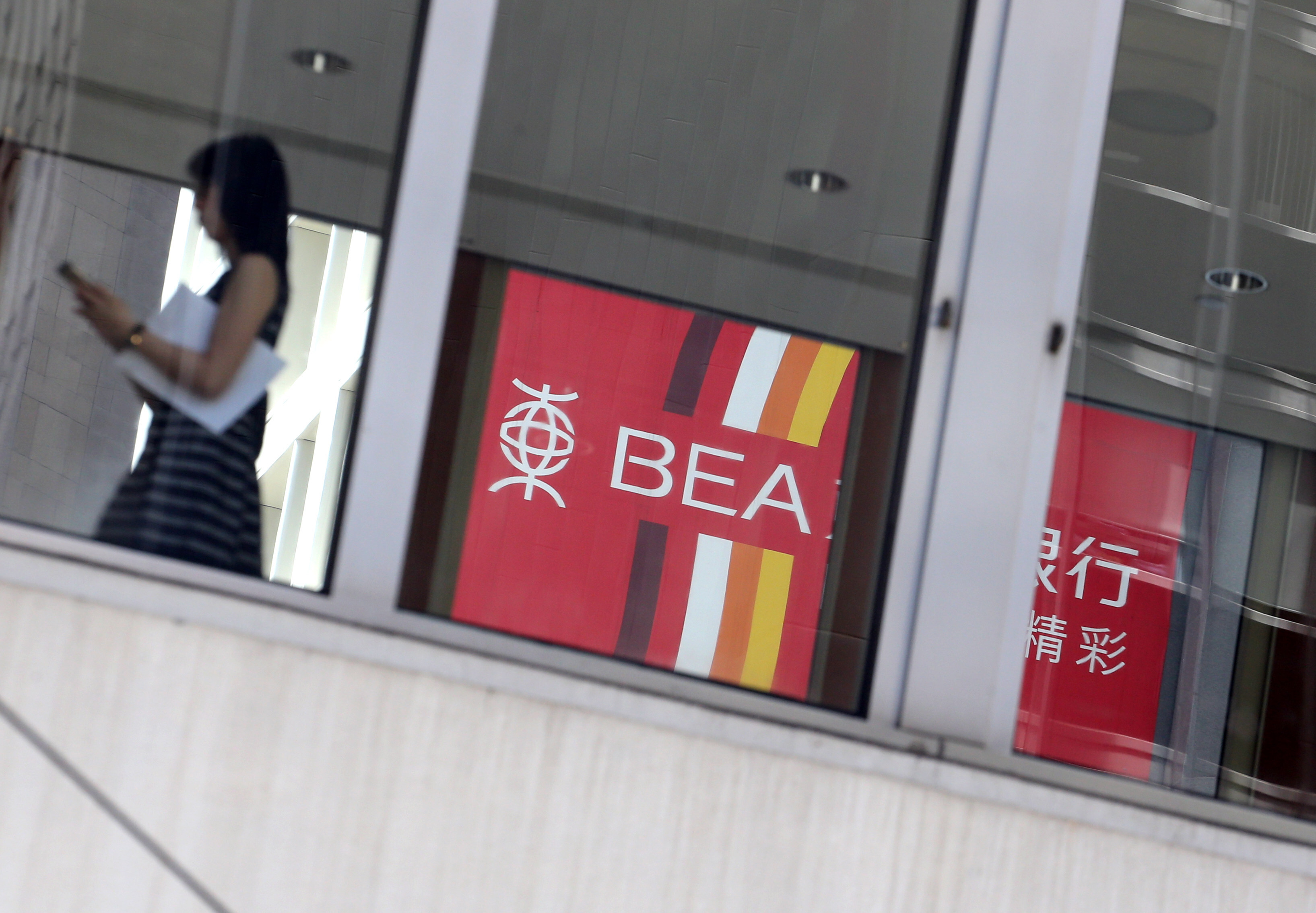 The Bank of East Asia signs a 15-year distribution deal with AIA after agreeing to sell its insurance unit in March 2021. Photo: Felix Wong