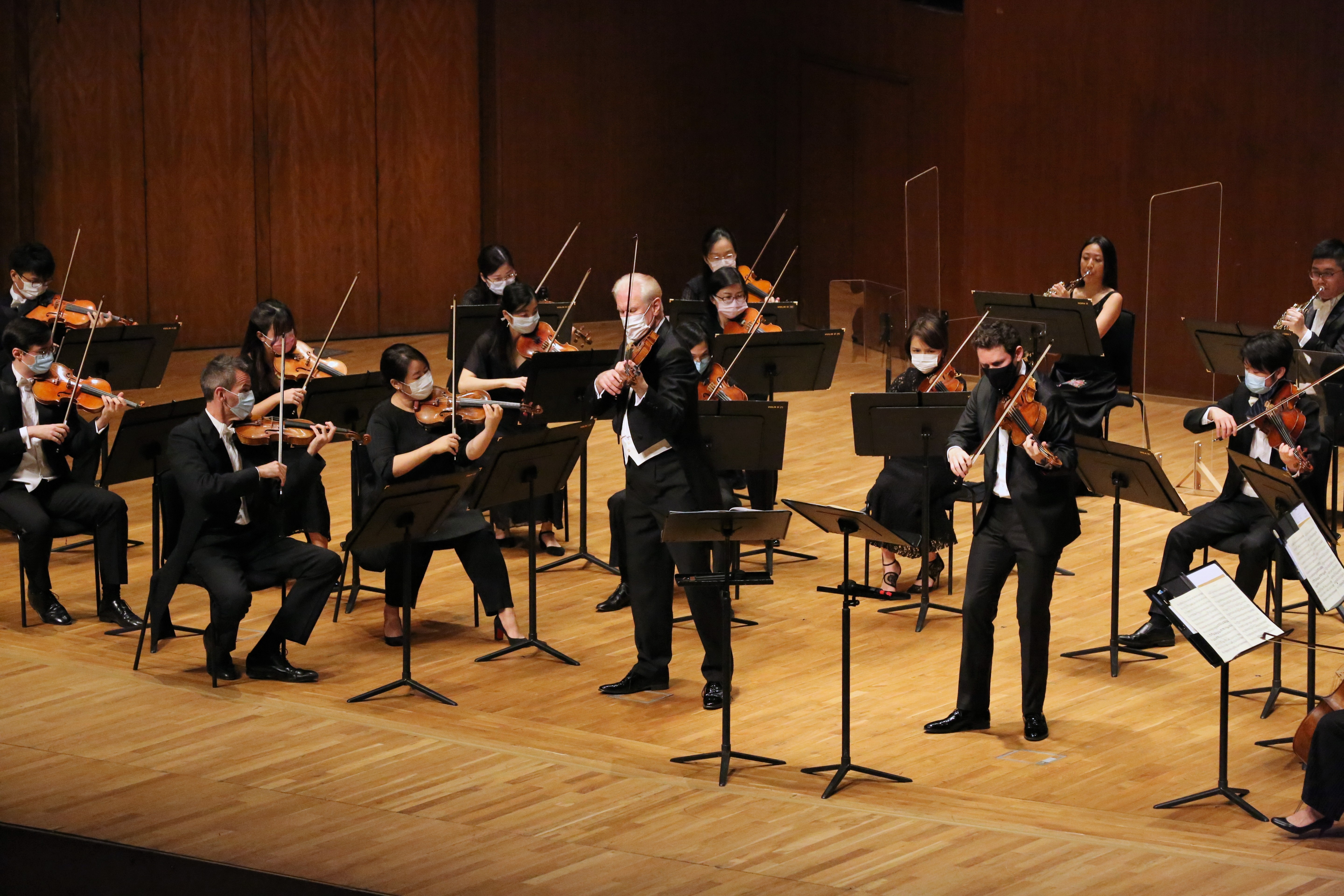 Violinist Christoph Poppen (left, front) and violist Adrien La Marca (right, front) perform Mozart’s Sinfonia Concertante with the Hong Kong Sinfonietta on March 27. Photo: courtesy Chet Lam