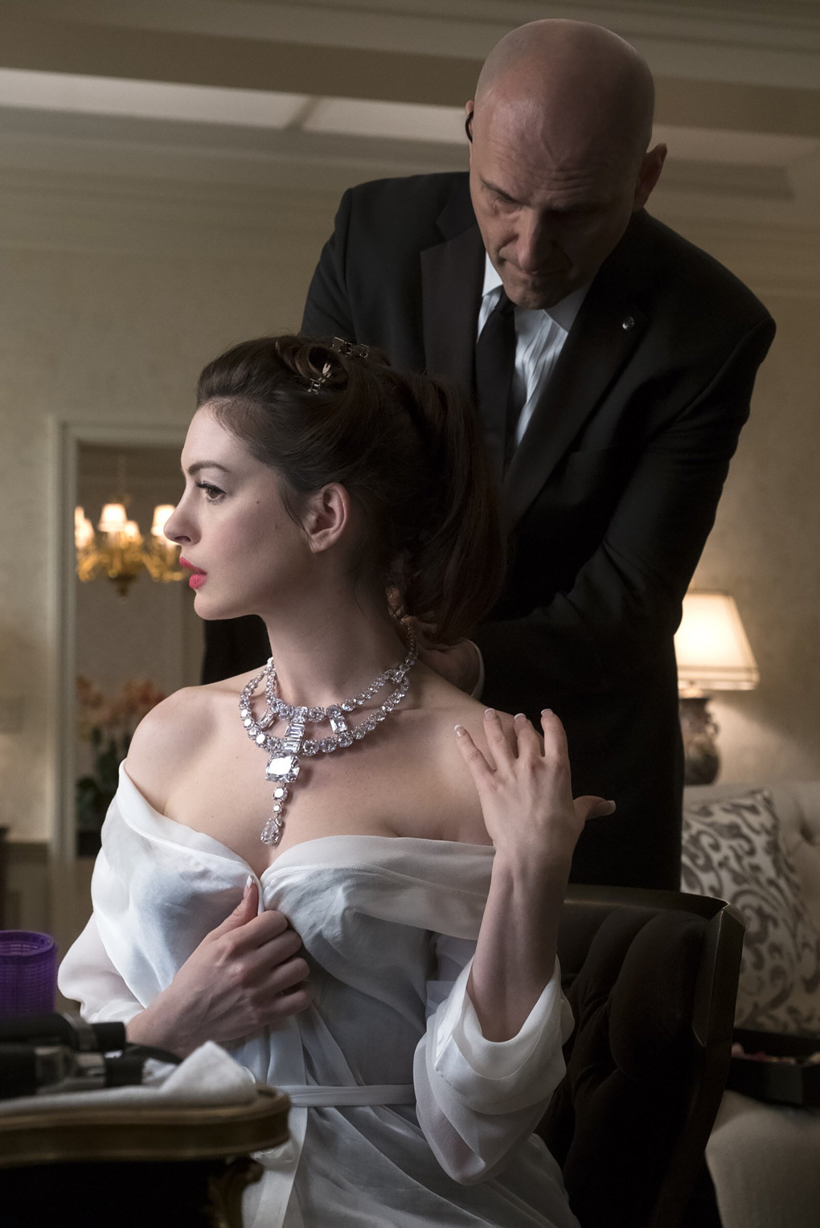 Daphne Kluger played by Anne Hathaway plots to steal Cartier’s legendary Toussaint necklace in Ocean’s 8. Photo: handout