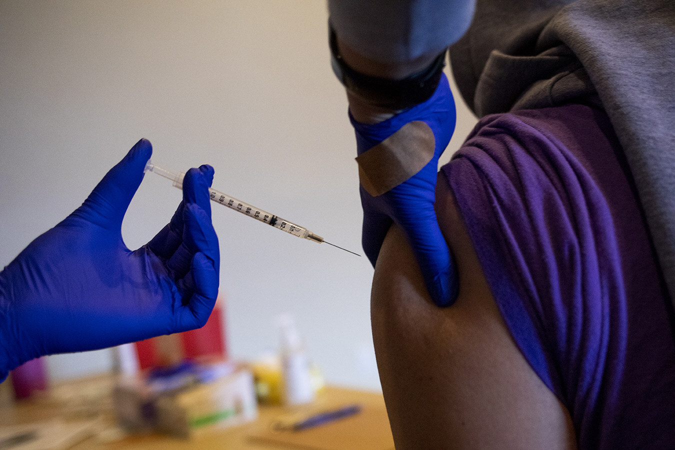 A nurse administers a Covid-19 vaccine. Photo: TNS