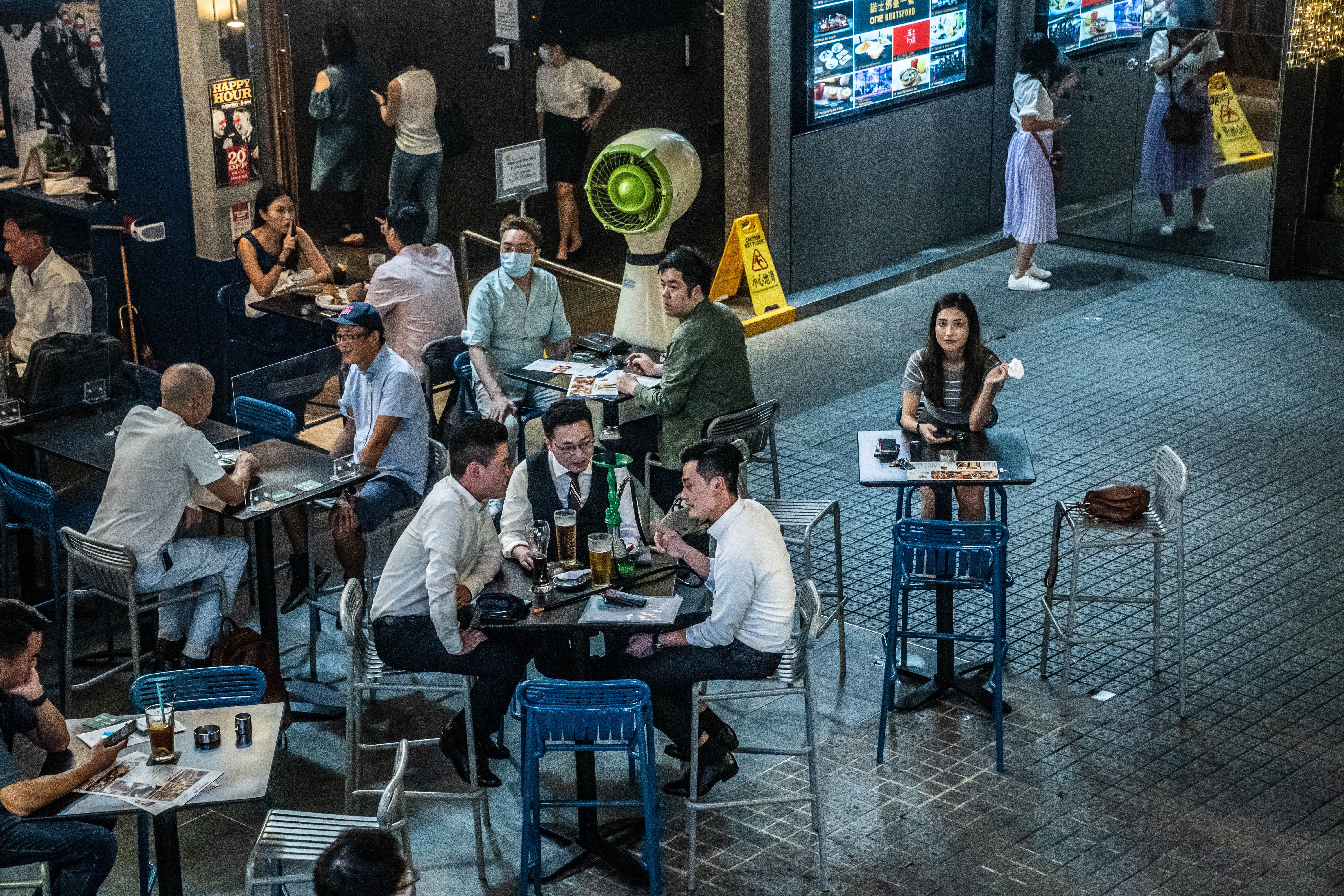 A Tsim Sha Tsui restaurant in Hong Kong, last September 11. A “vaccine bubble” would limit Hongkongers’ basic freedom to move about and participate in daily life. Photo: Bloomberg