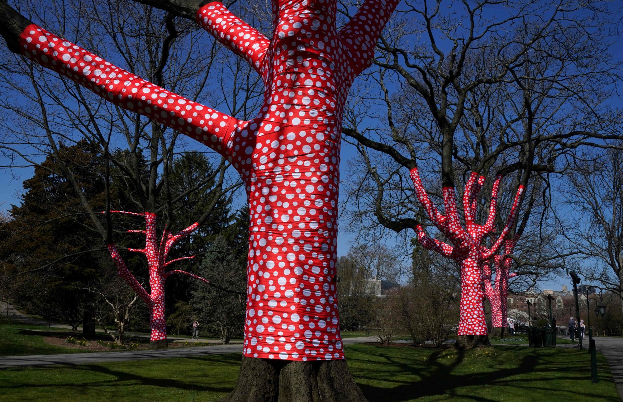 Yayoi Kusama's Pumpkins and Polka Dots Have Officially Taken Over the New  York Botanical Garden