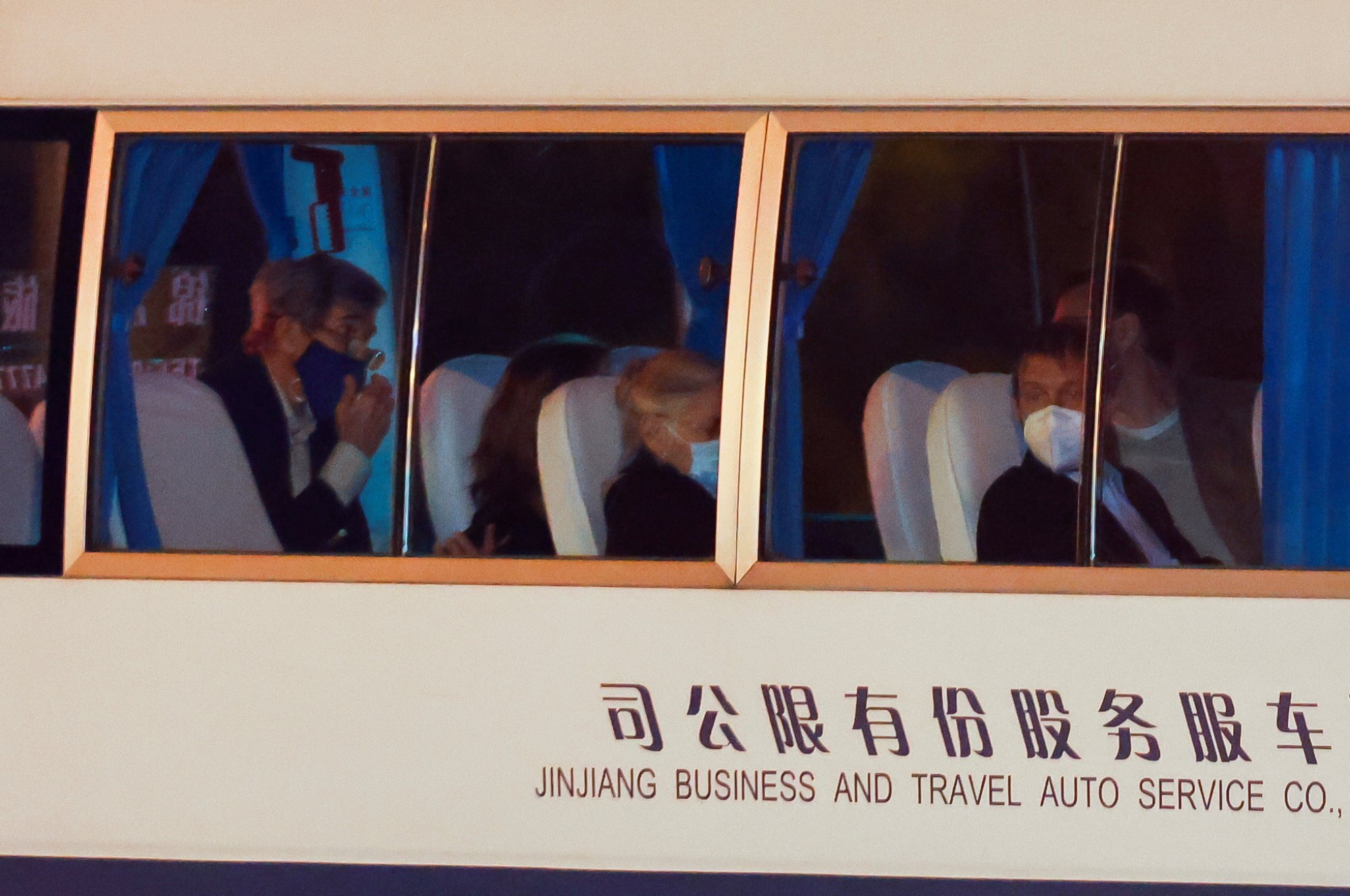 A vehicle with John Kerry on board arrives at a state guest hotel in Shanghai. Photo: Reuters