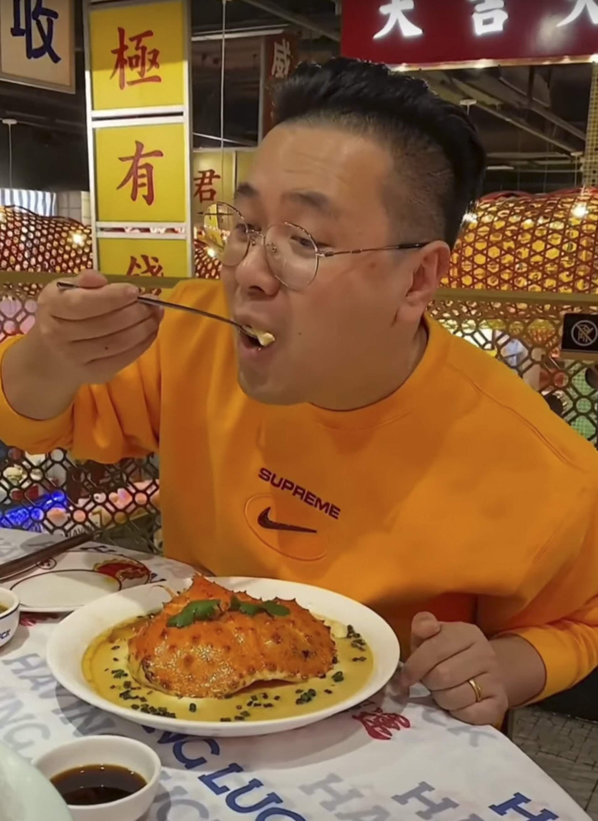 Big Logo, a food influencer famous for seeking out expensive restaurants. Photo: YouTube