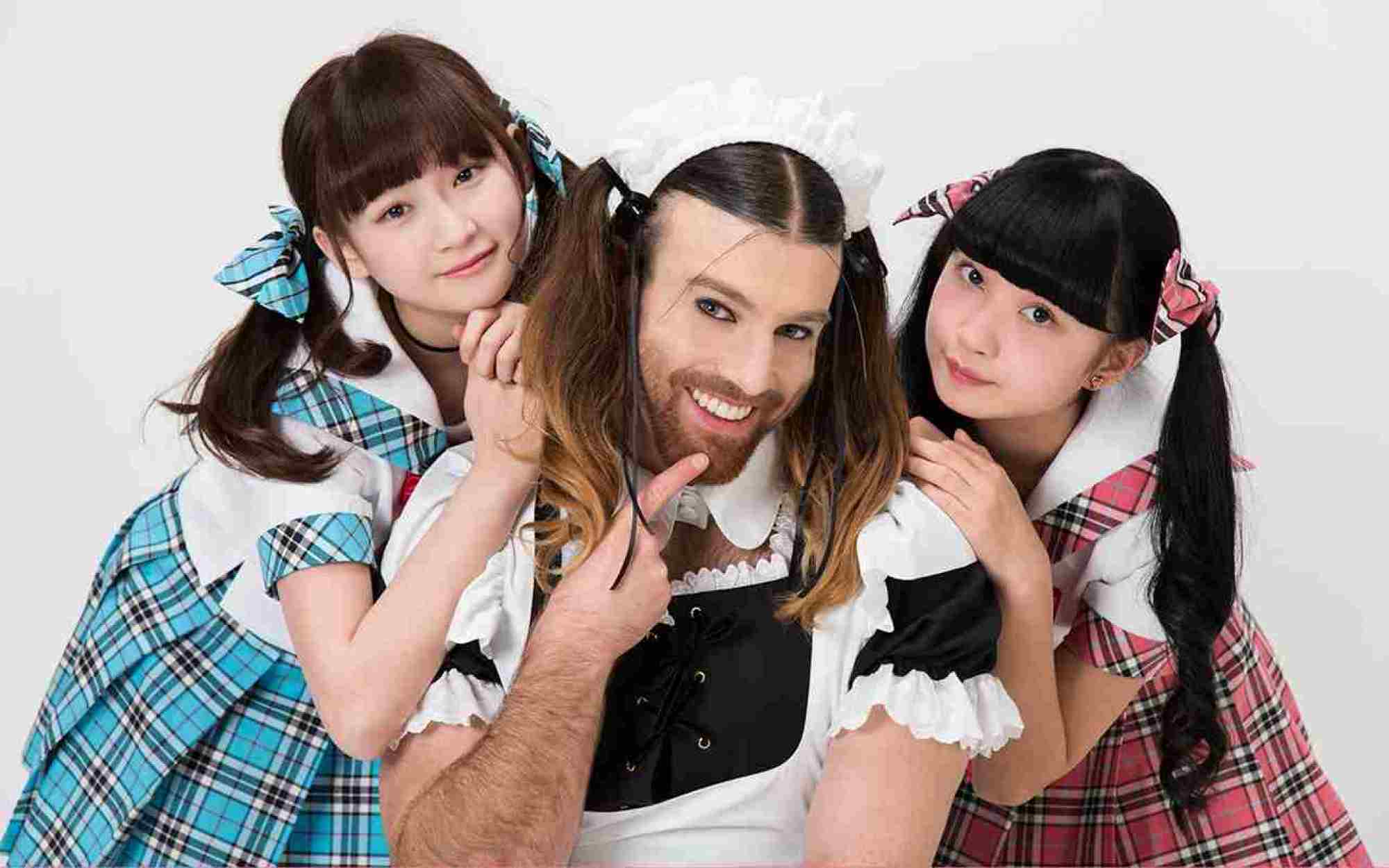 Парень школьницу. Группа LADYBABY. Японская рок группа LADYBABY. LADYBABY Nippon Manju. Группа LADYBABY участницы.