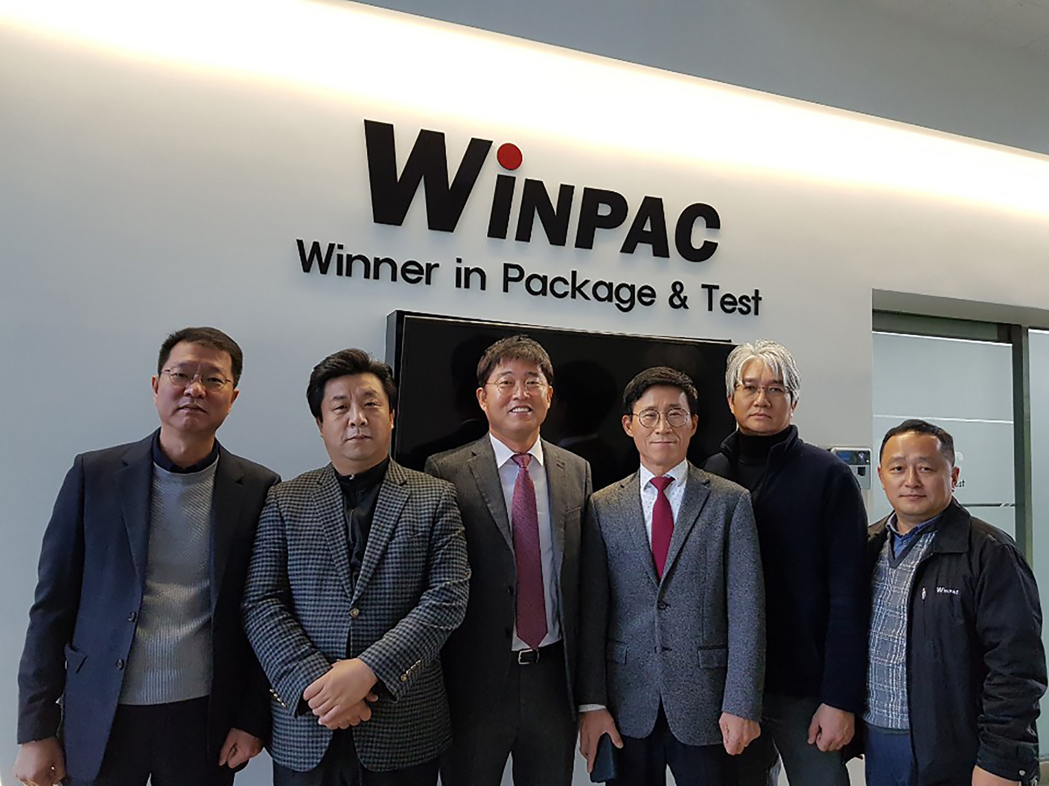 From left, Koo Hee-kwang, managing director of sales group; Jeong Seok-hee, CFO; Lee Han-gyu, president and CEO; Yoon Kong-soo, vice-president; Lee Byung-joo, executive director of test team; and David Byon, managing director of purchasing team