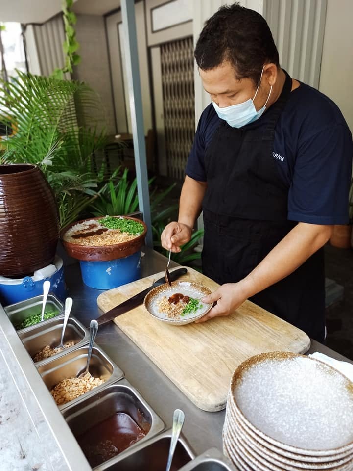 Chef Orng Joitamoi makes congee outside his restaurant which he had to close due to loss of business as a result of the military coup and coronavirus pandemic. Photo: Facebook