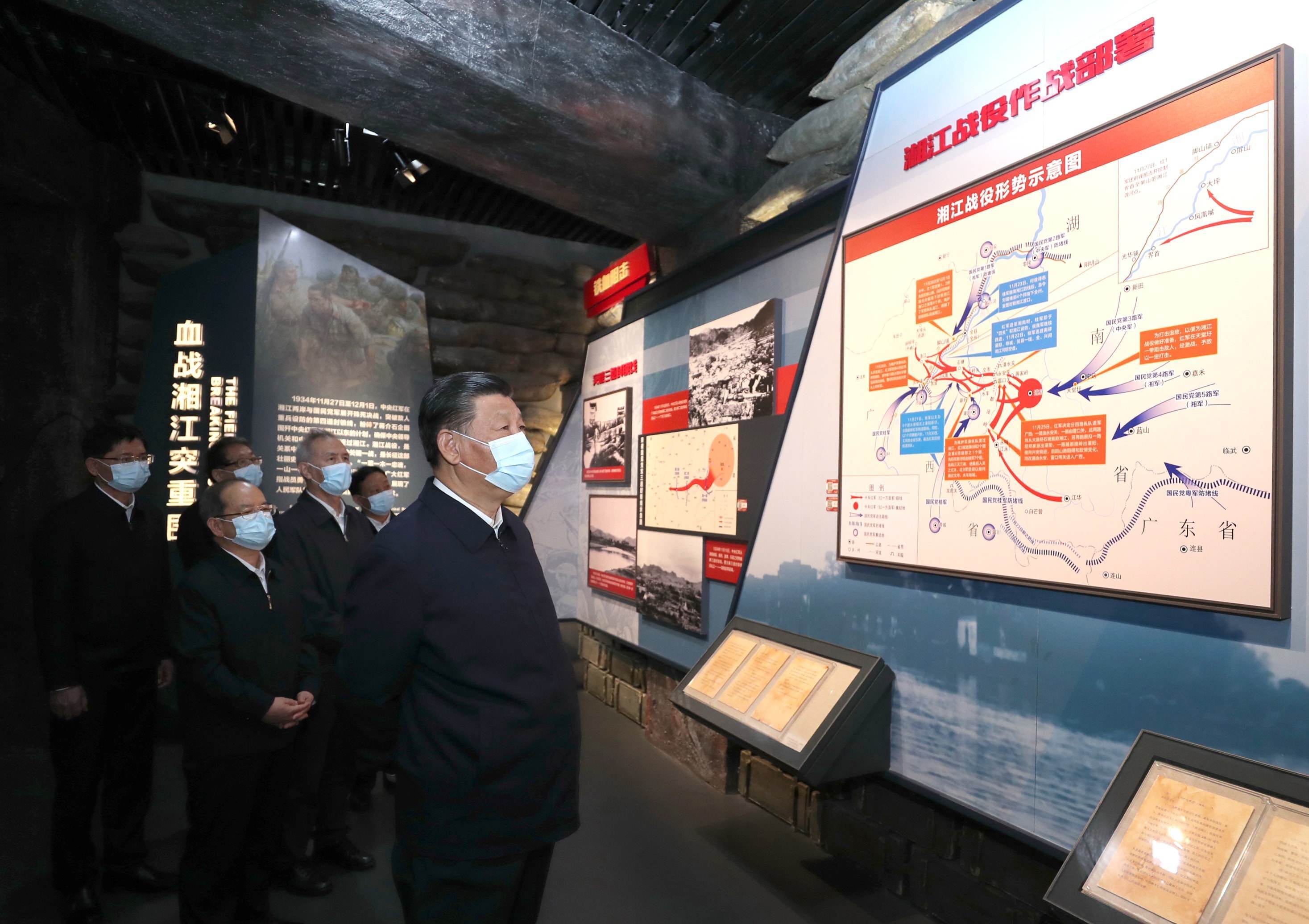 Xi Jinping inspects a display dedicated to the Battle of Xiangjiang. Photo: Xinhua