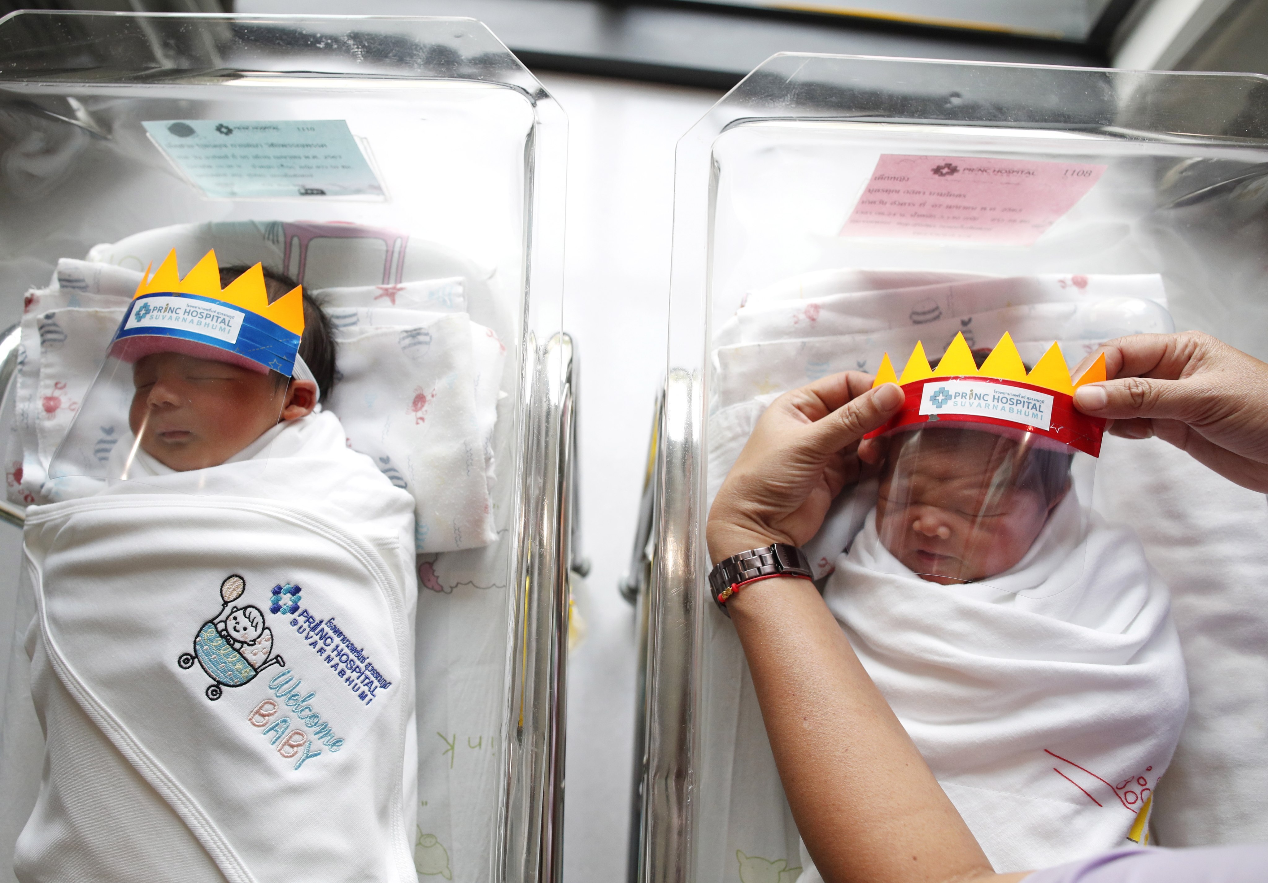 A Thai nurse puts face shields on newborn babies as a precaution against the coronavirus, at the Princ Hospital Suvarnabhumi in Samut Prakan province, Thailand, on April 8, 2020. Pregnant women have been among the most vulnerable yet under-reported groups during the pandemic. Photo: EPA-EFE