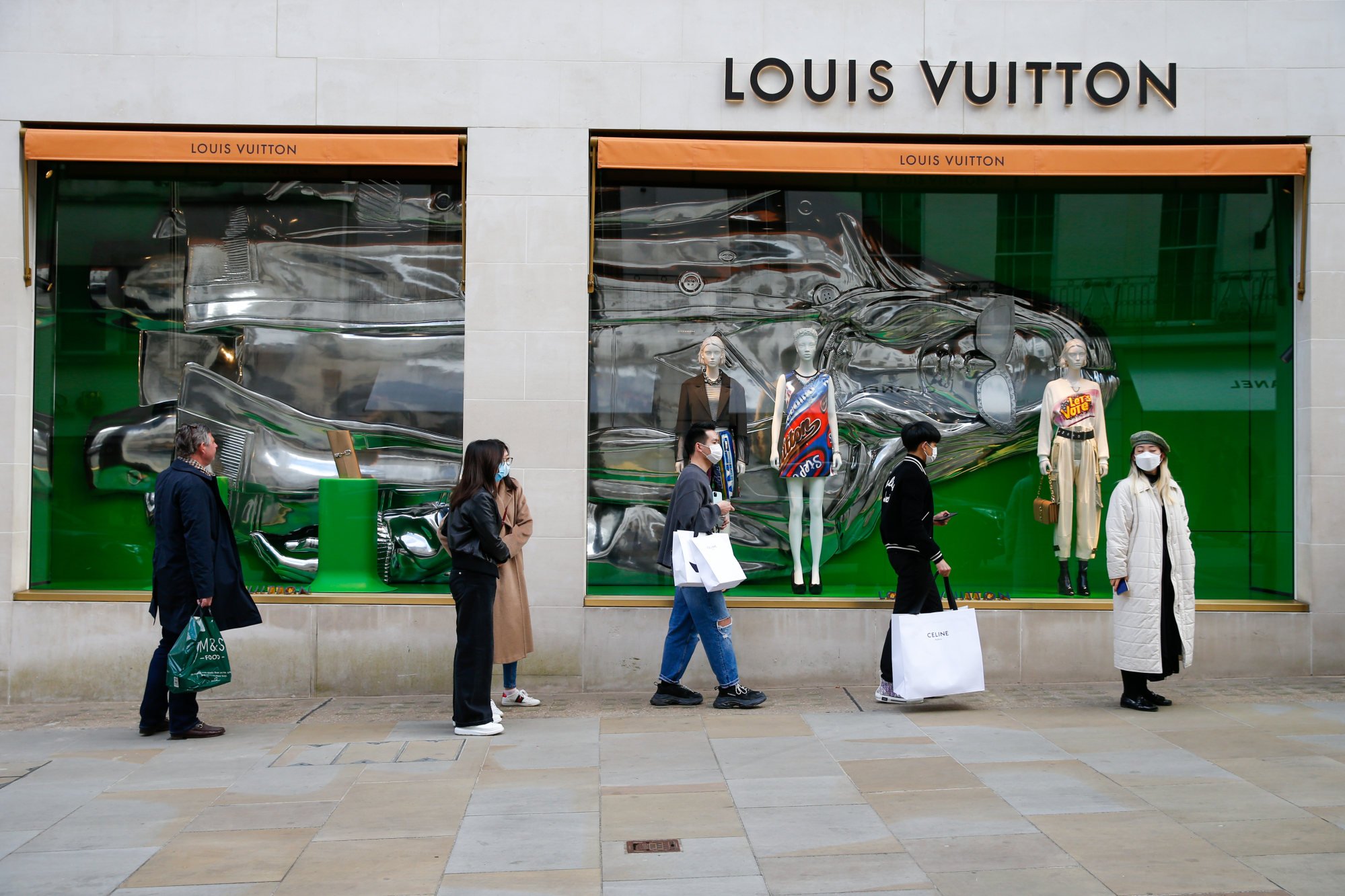 Here's Why Louis Vuitton Choose YG Entertainment Artist…