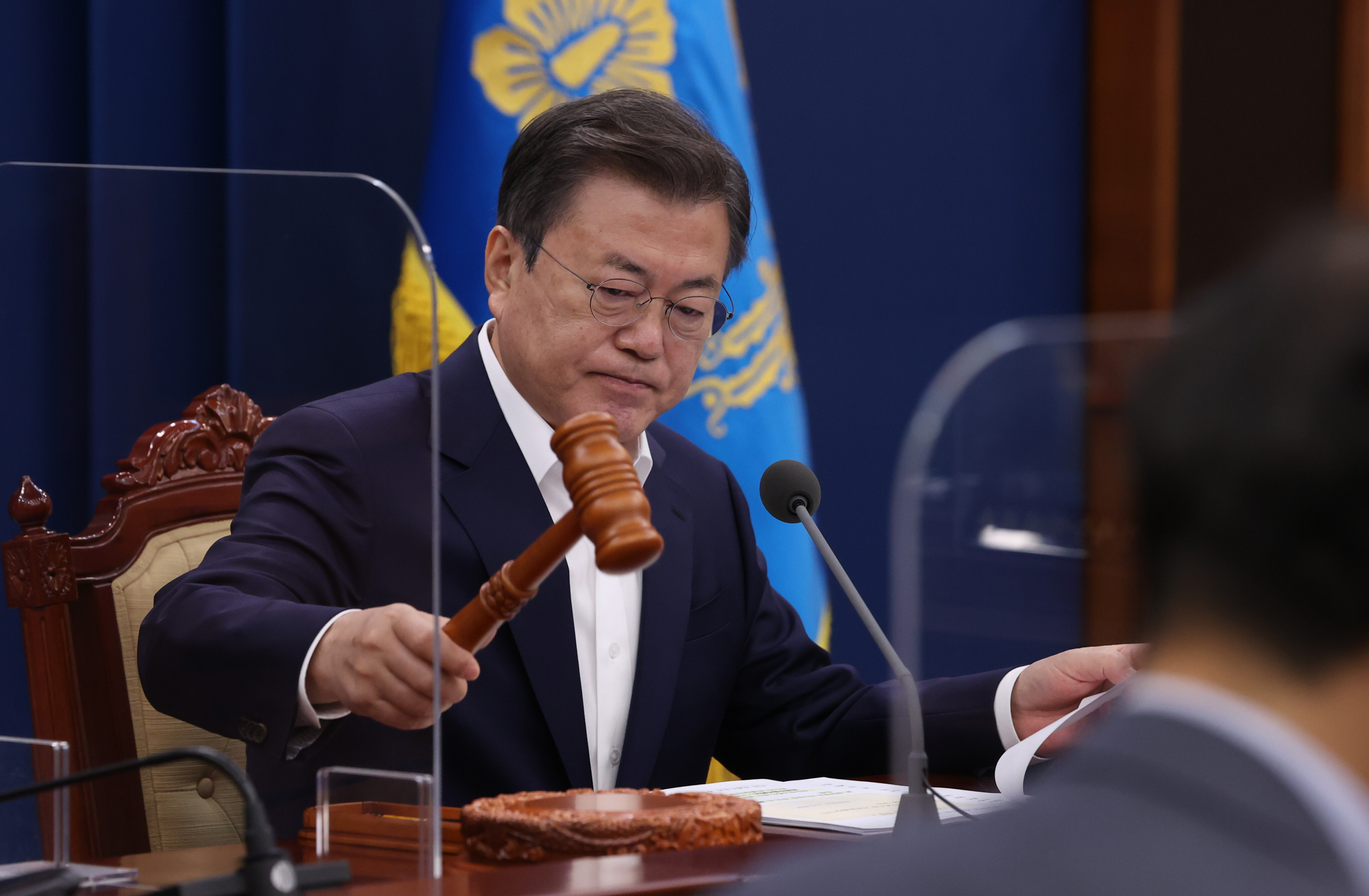 South Korean President Moon Jae-in opens a cabinet meeting at the presidential office in Seoul. Photo: Yonhap/DPA