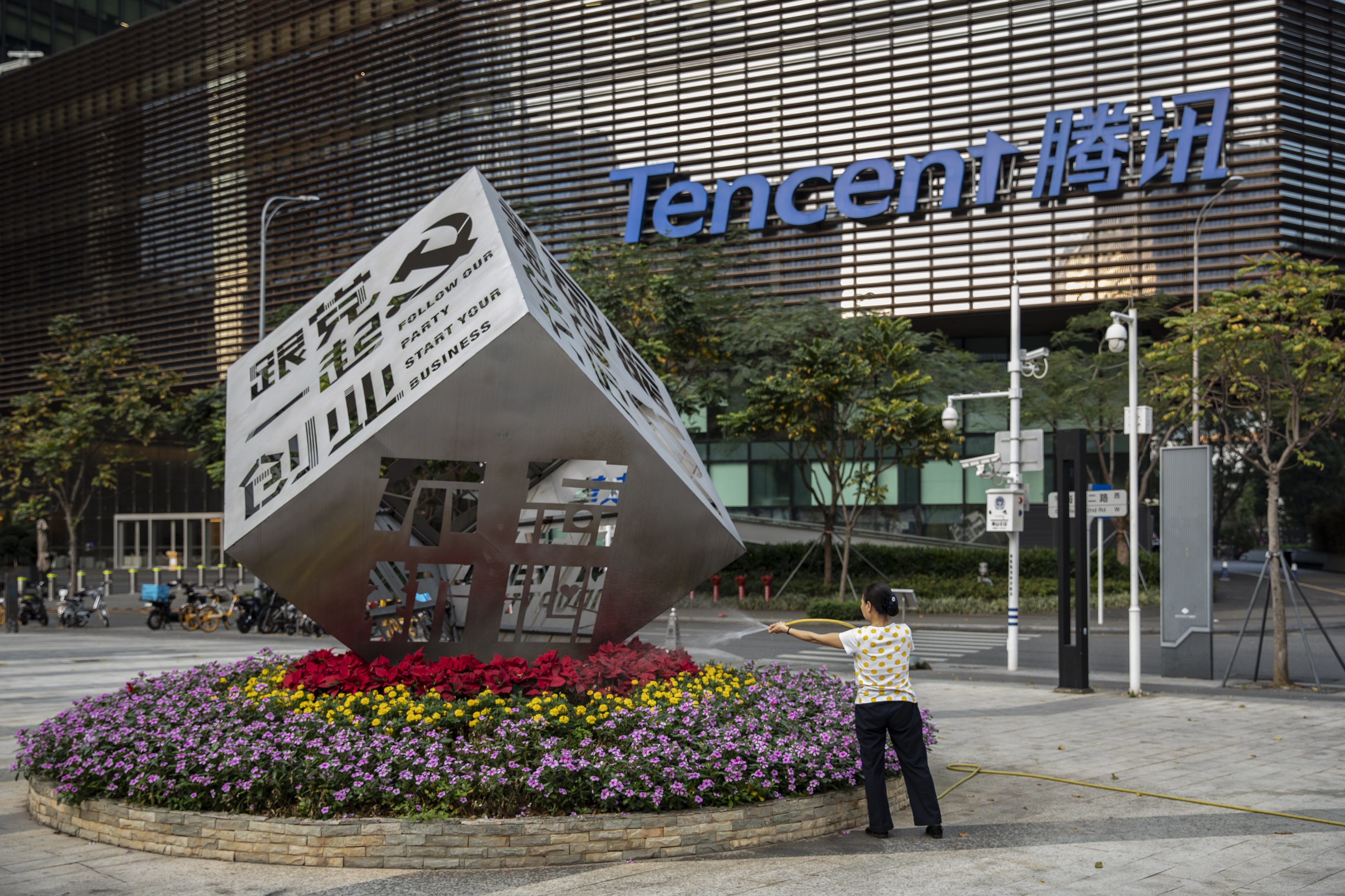 Internet giant Tencent Holdings was fined by China’s antitrust regulator for not reporting three mergers and acquisitions deals. Photo: Bloomberg