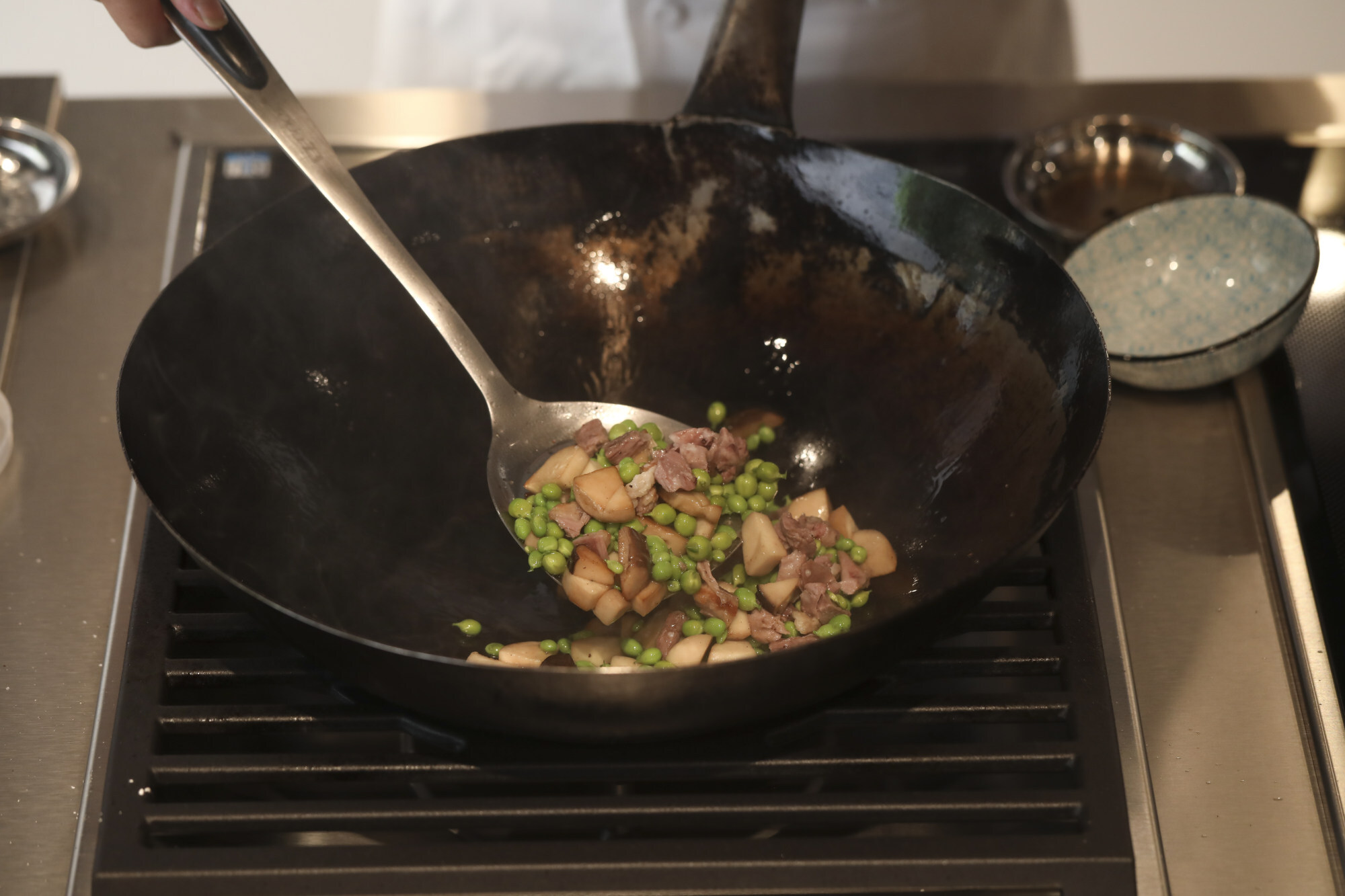 Stir-fry the goose meat with the mushrooms and peas before taking them out of the wok. Photo: Jonathan Wong
