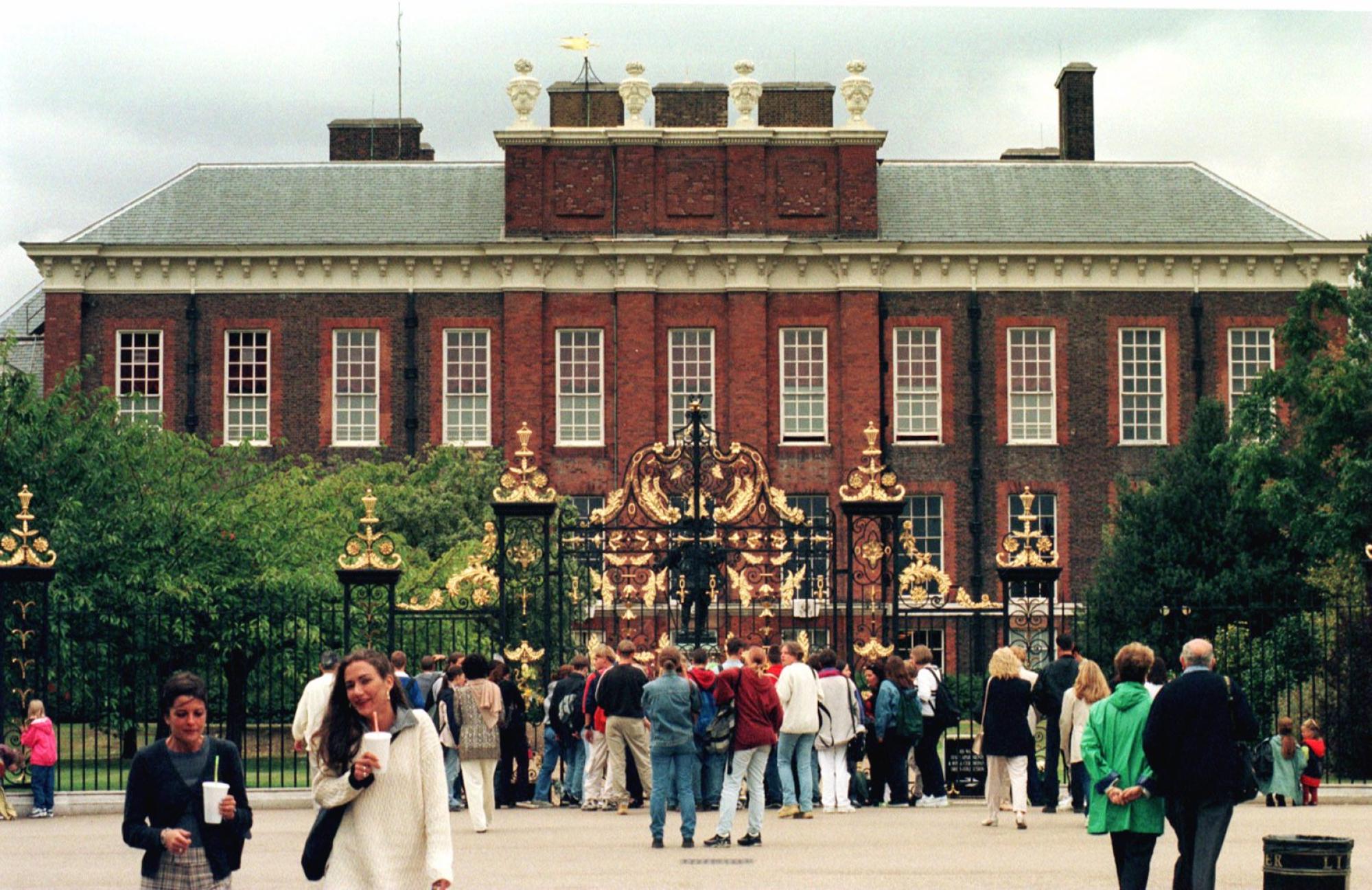 Crowds gather outside Kensington Palace, London, the former residence of Diana, Princess of Wales, before the anniversary of her death. Photo: Stephin Hird