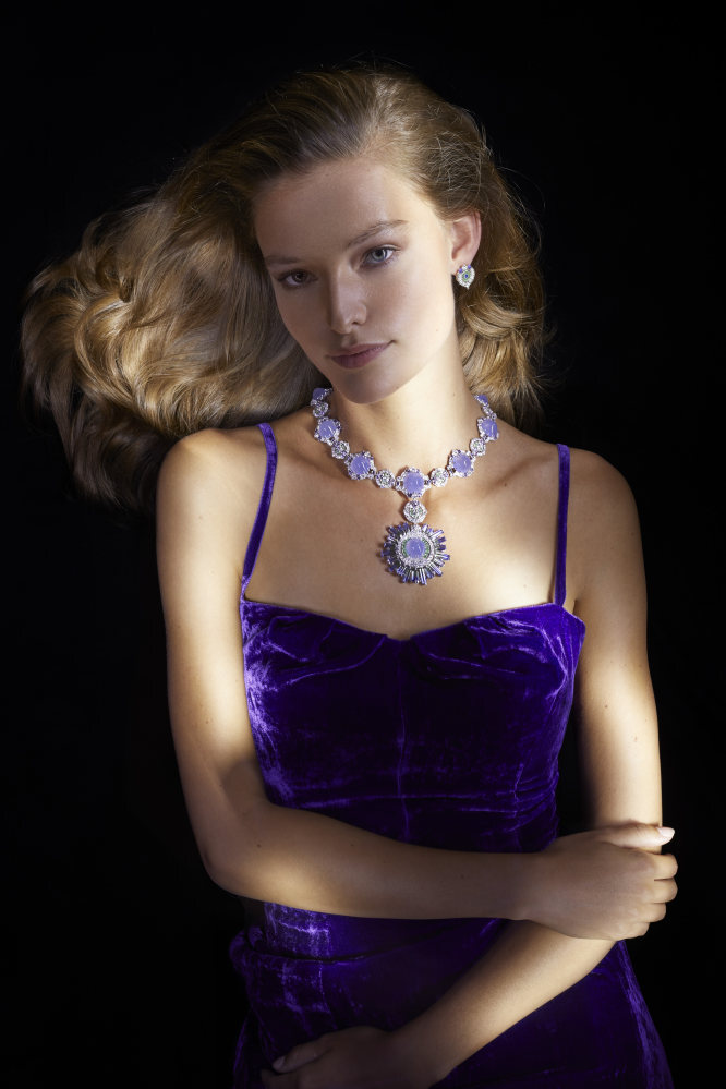 The Céphéide necklace with detachable clip is embellished with 11 cabochon-cut chalcedonies totalling 159.72 carats and 21 baguette-cut tanzanites. Photo: Van Cleef & Arpels