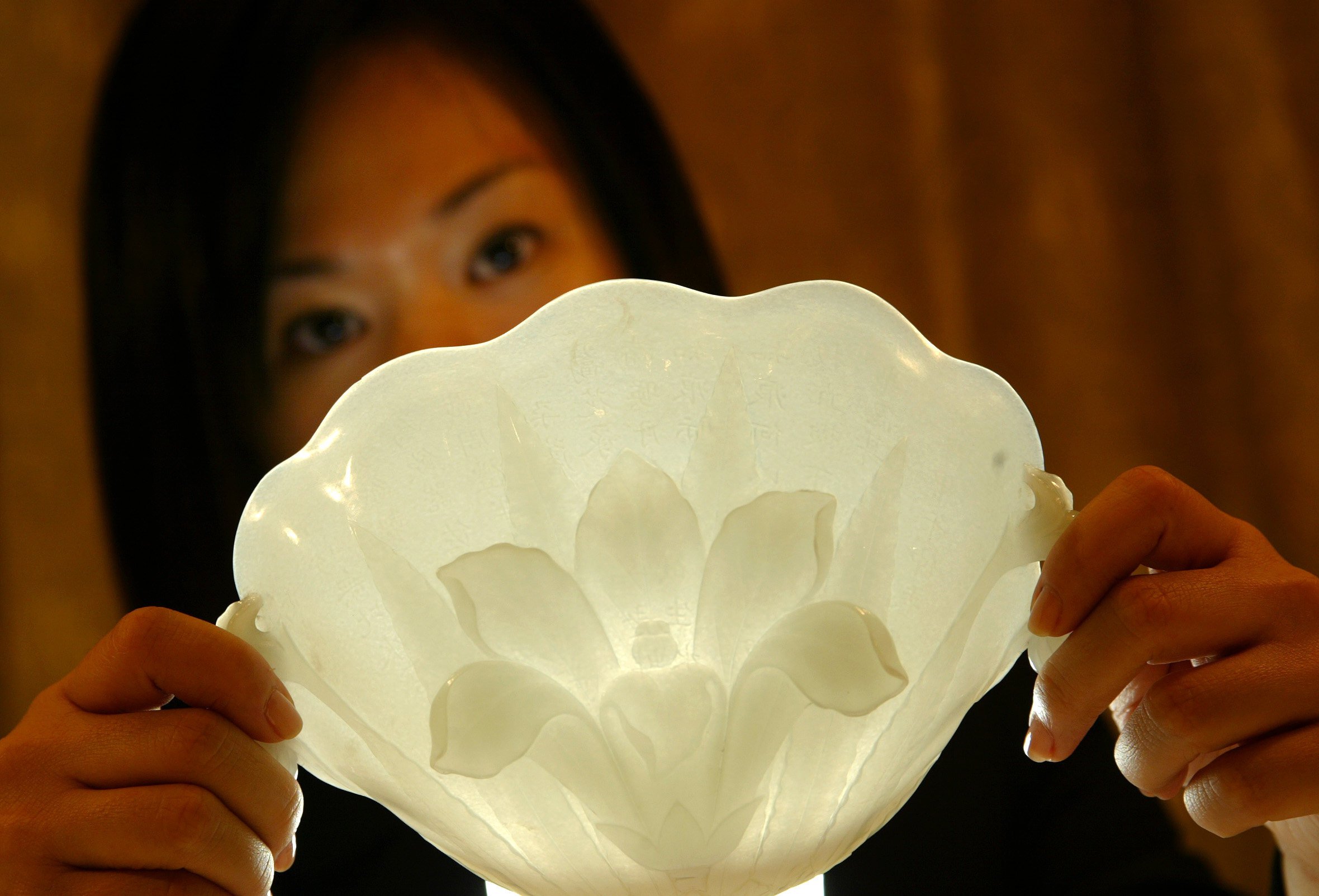 The luminous effect of a white jade cup from the Qianlong period of the Qing Dynasty, which sold for US$1.19 million in 2004. Photo: SCMP