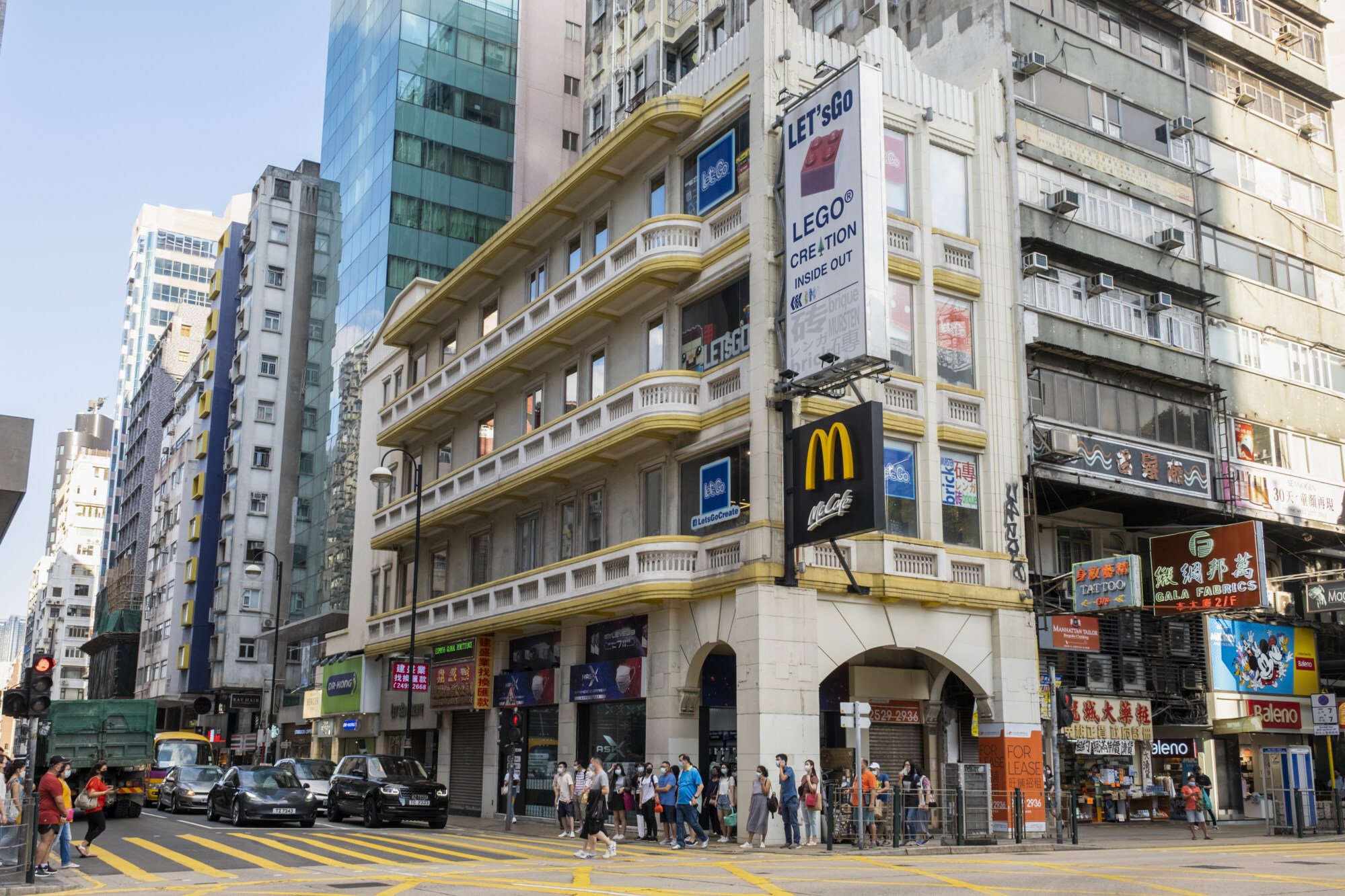 The Peak Tram, an old Hong Kong icon: taking millions of tourists a year to  Victoria Peak, what can we expect from its sixth and latest upgrade since  opening in 1888?