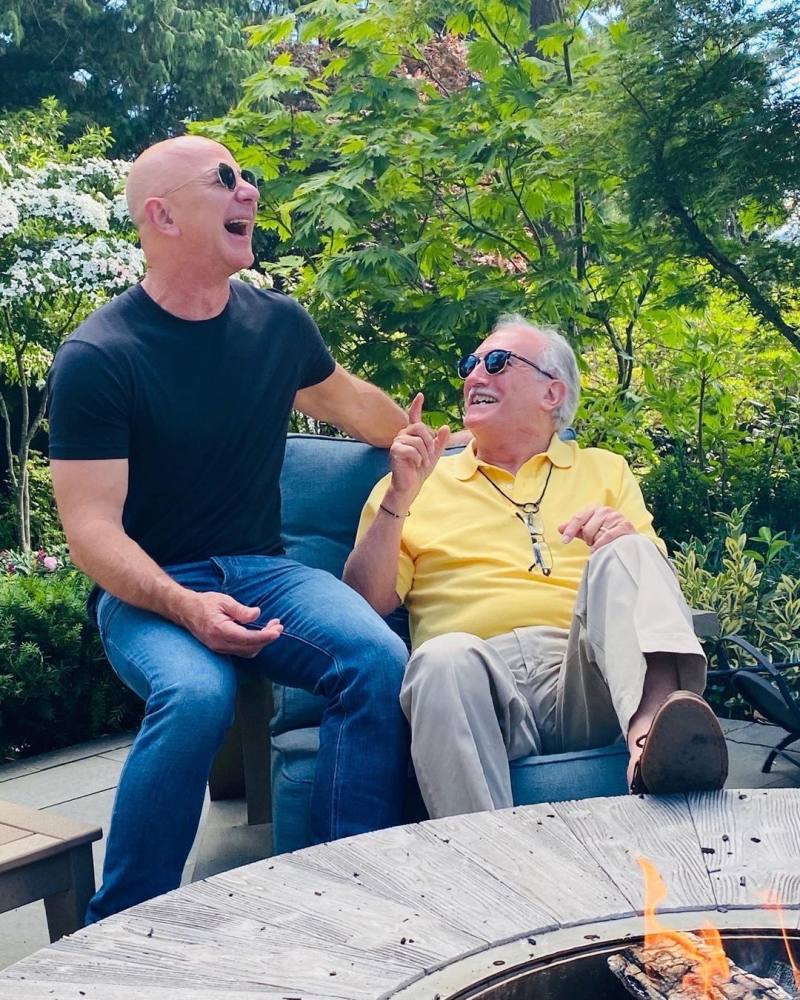 Who Is Mark Bezos Amazon Ceo Jeff Bezos Picked His Younger Brother And Bff To Come With Him On 7802