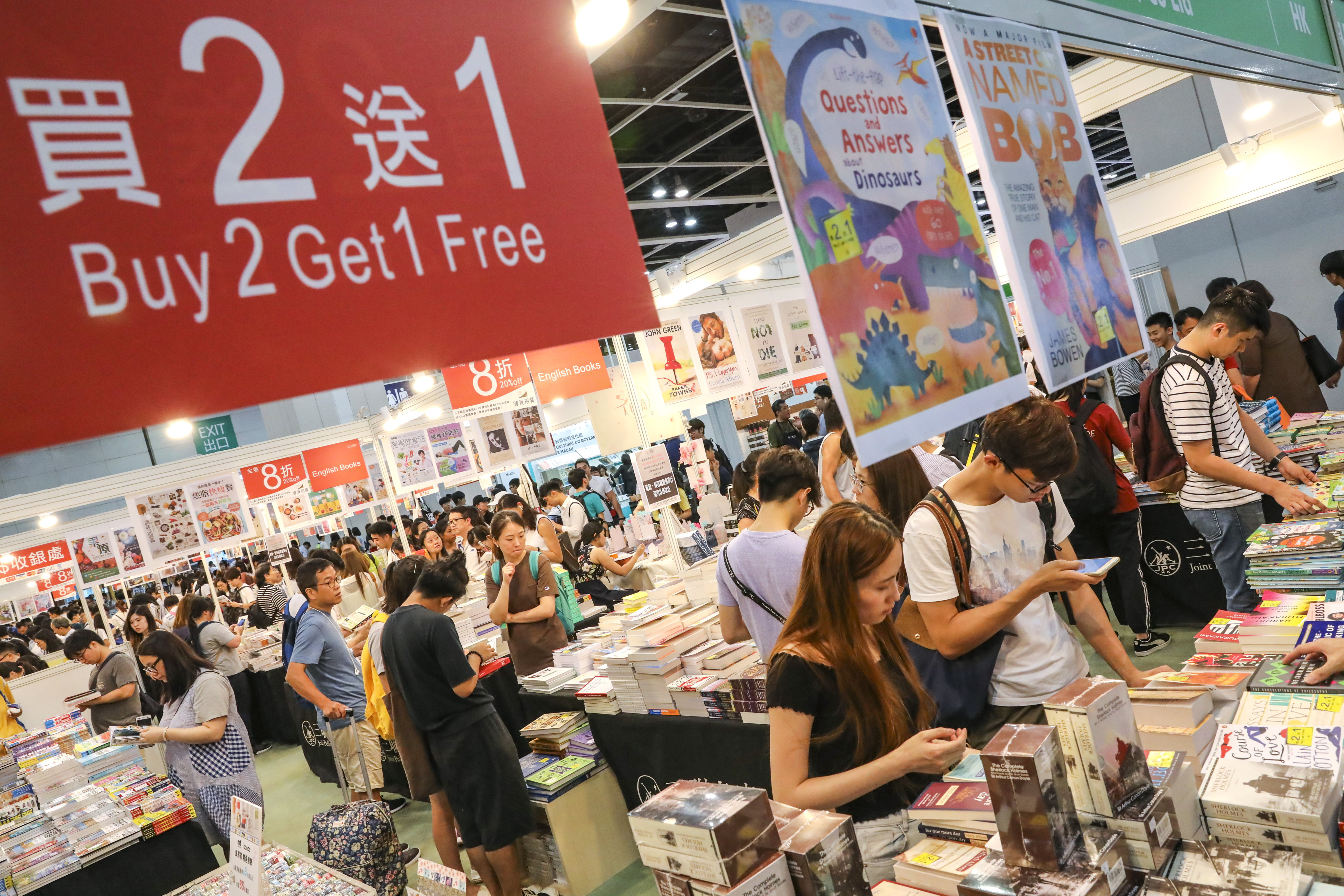 The Hong Kong Book Fair will return to the Convention and Exhibition Centre this year. Photo: Jonathan Wong