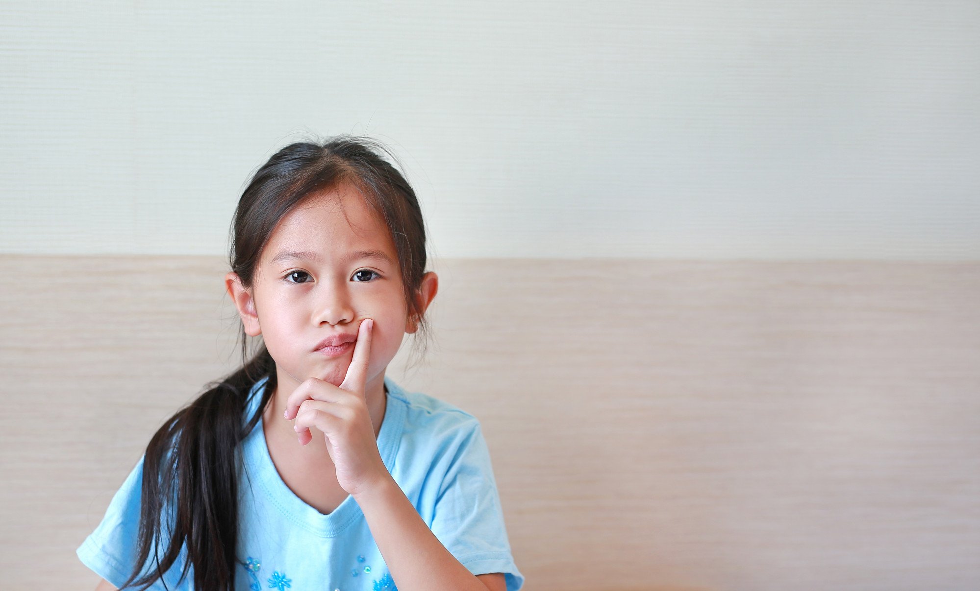 A questioner child may seem disrespectful, so parents can guide them to ask questions in a way that is respectful and constructive. Photo: Shutterstock