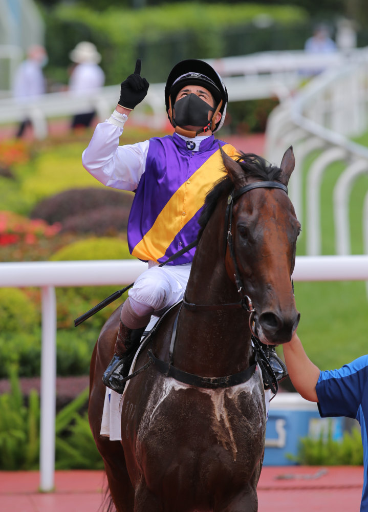 Ruan Maia looks to the heavens.