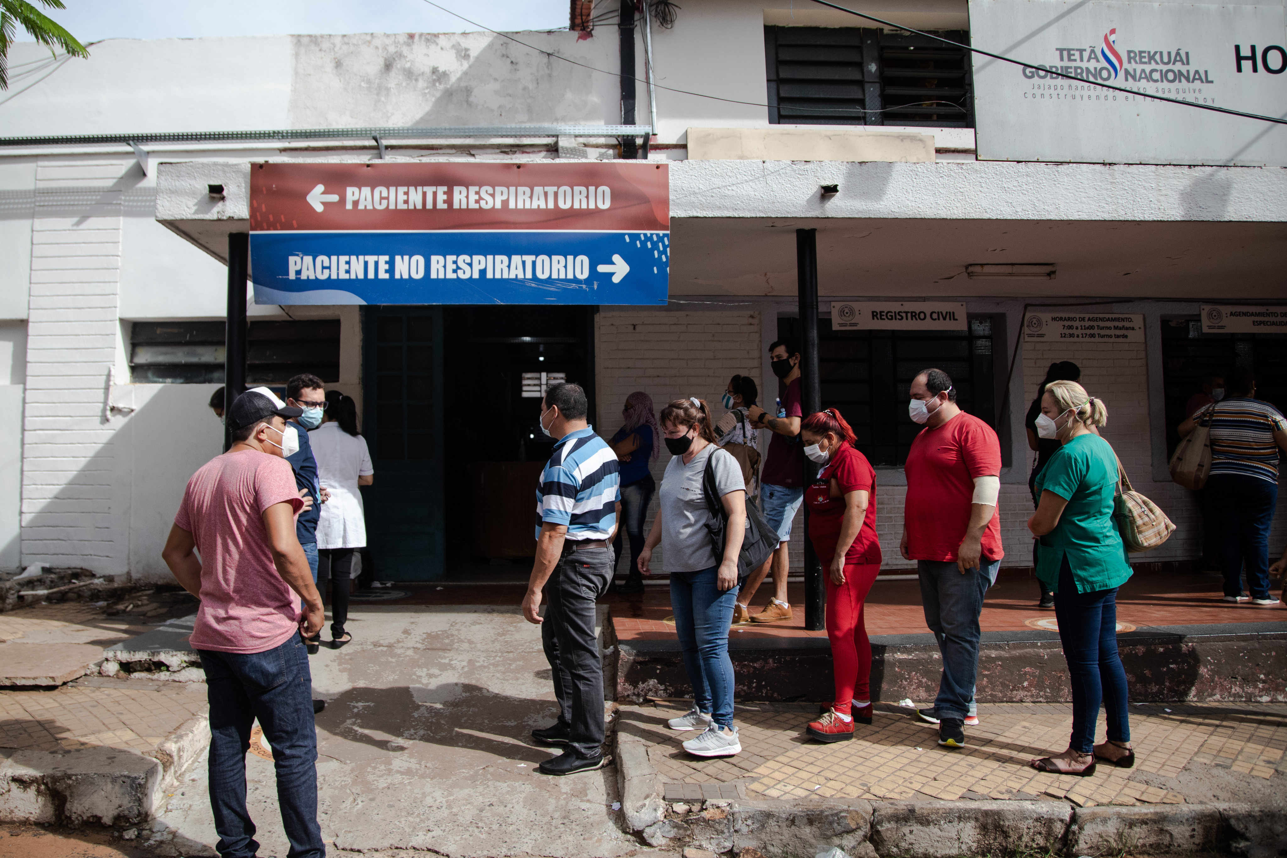 People arrive to receive a dose of the AstraZeneca Covid-19 vaccine, provided through the Covax initiative, at the Barrio Obrero public hospital in Asuncion, Paraguay, on March 26. Photo: Bloomberg 