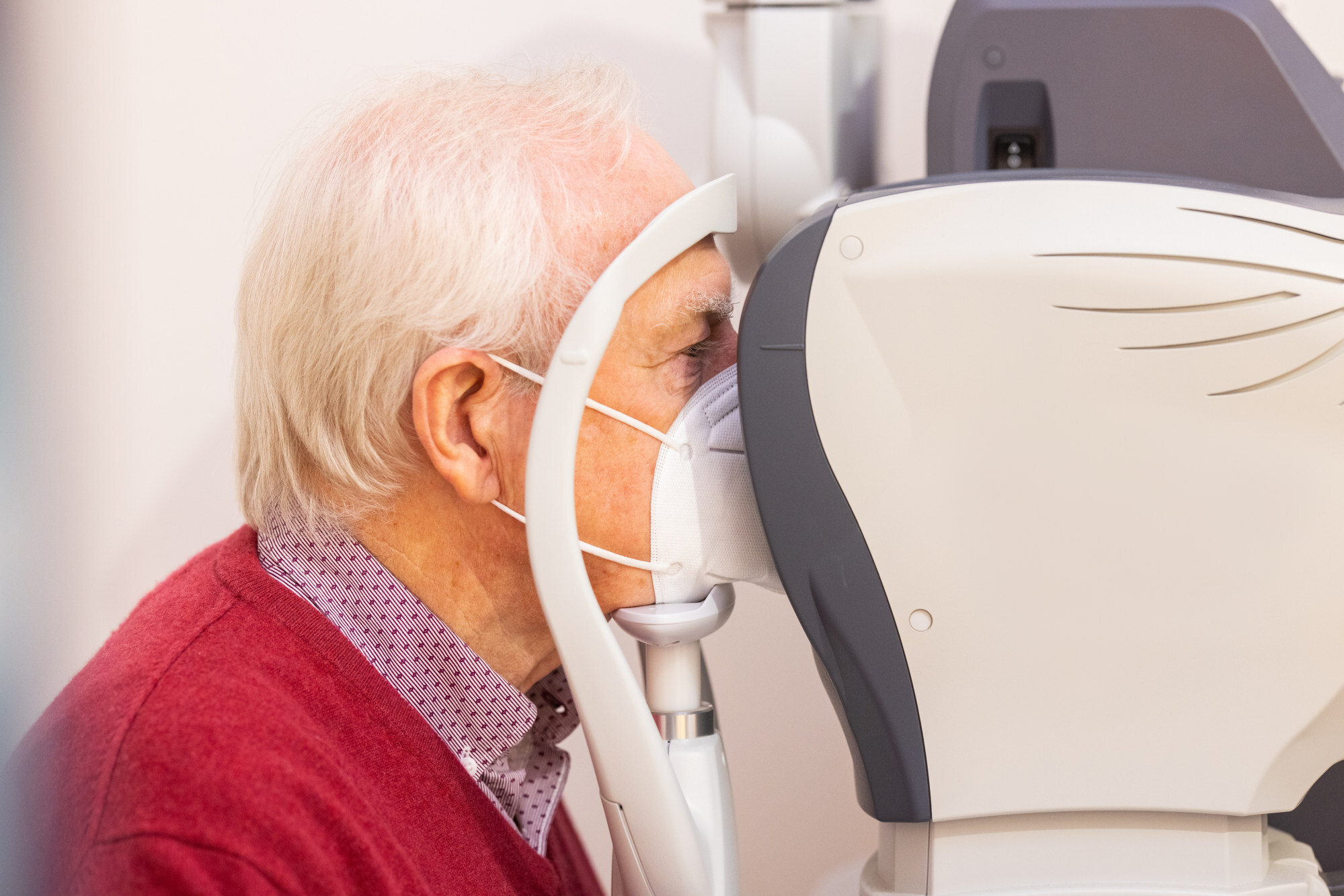 A visit to see an ophthalmologist could identify certain illnesses before a doctor does. Photo: Getty Images
