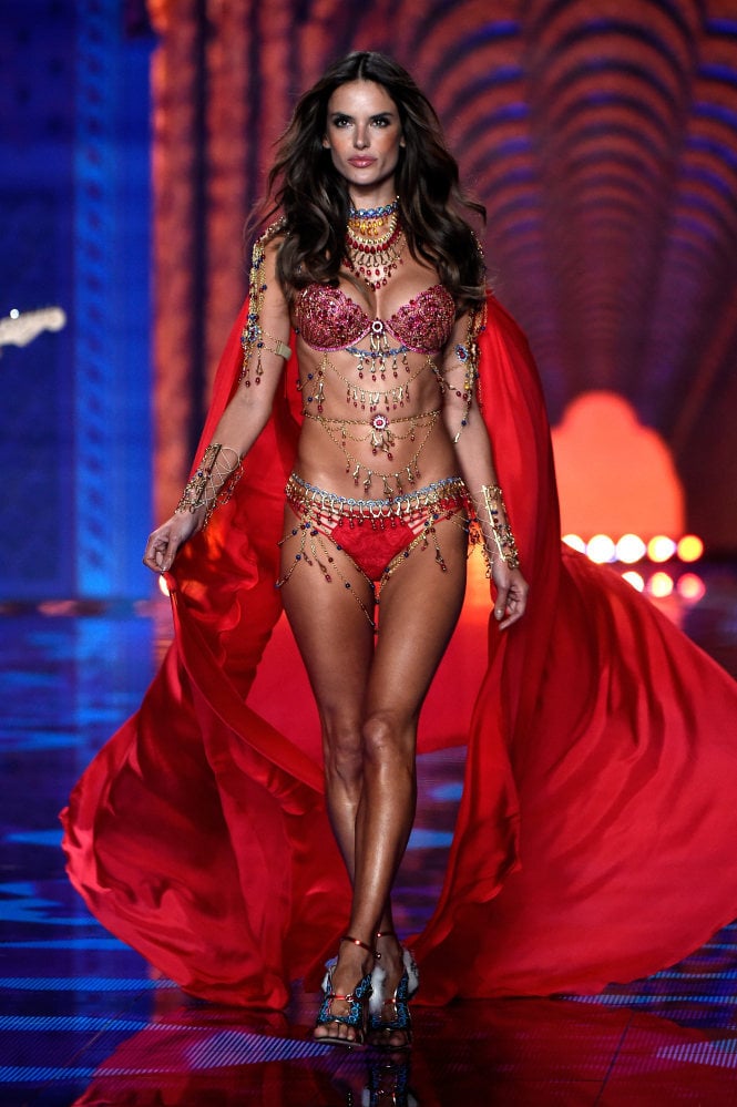 NWT Victoria's Secret Fashion Show 2015 Dream India