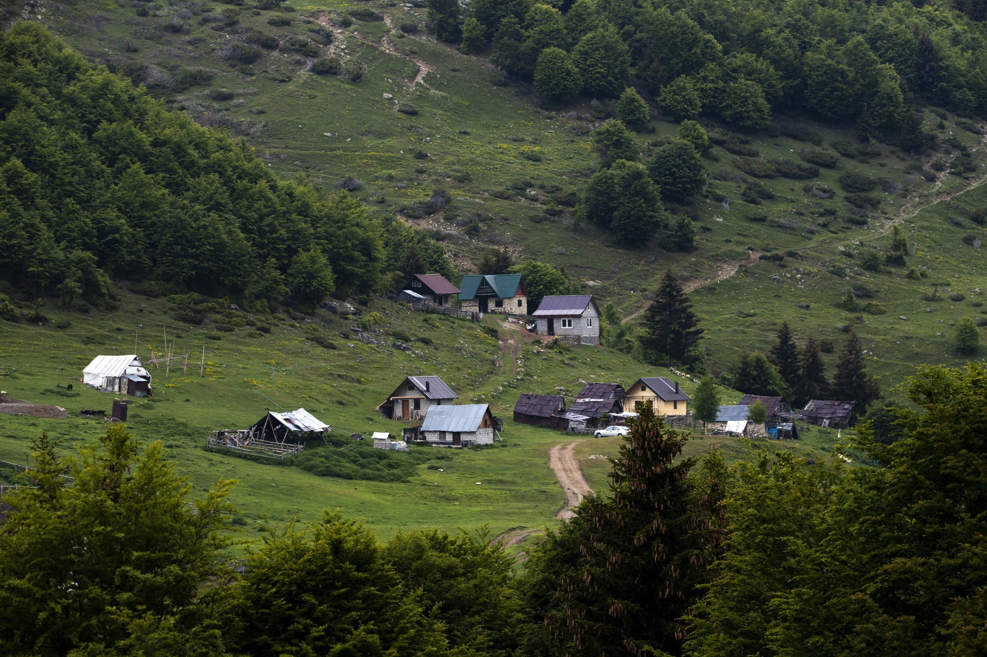 Weekend houses on Shar Mountain. Photo: EPA-EFE