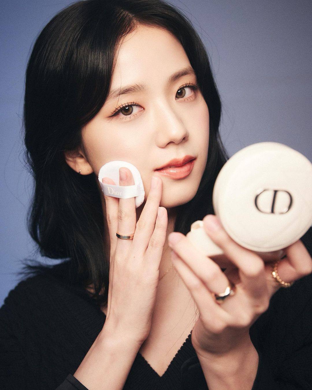 Blackpink’s Jisoo keeping her eyeliner super subtle in this shoot for Dior Beauty. Photo: @sooyaaa__/Instagram