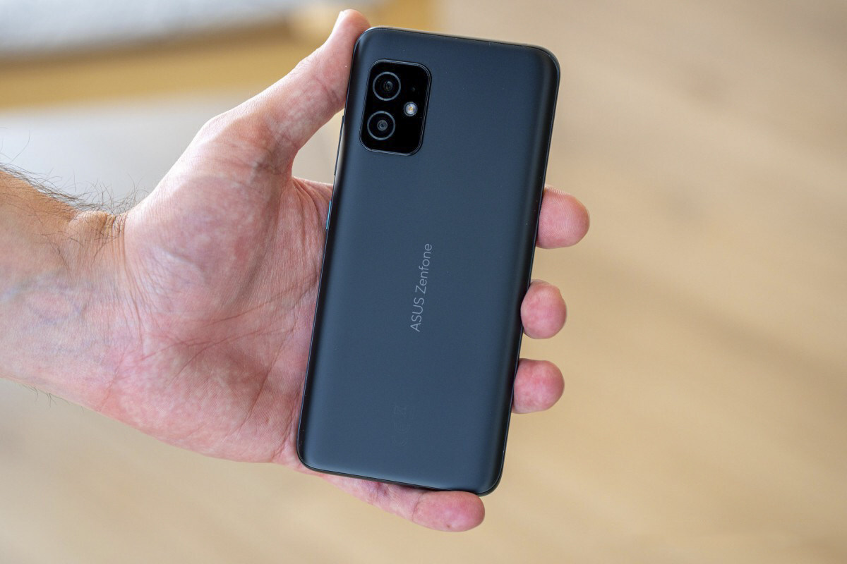 The Asus Zenfone 8 fits in your hand unlike most flagship phones, but doesn’t skimp on features. 